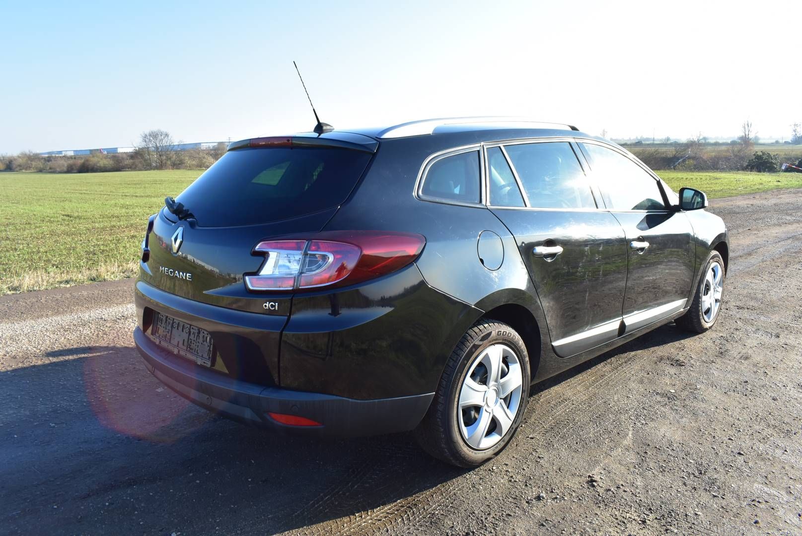 Renault Mégane, 1,9 DCi BOSE,96KW,NAVI,PĚKNÝ - fotka 4