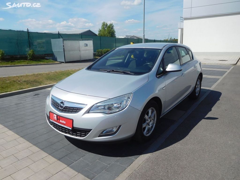 Opel Astra, 1.7 CDTi Comfort, 81 kW, Klima - fotka 2