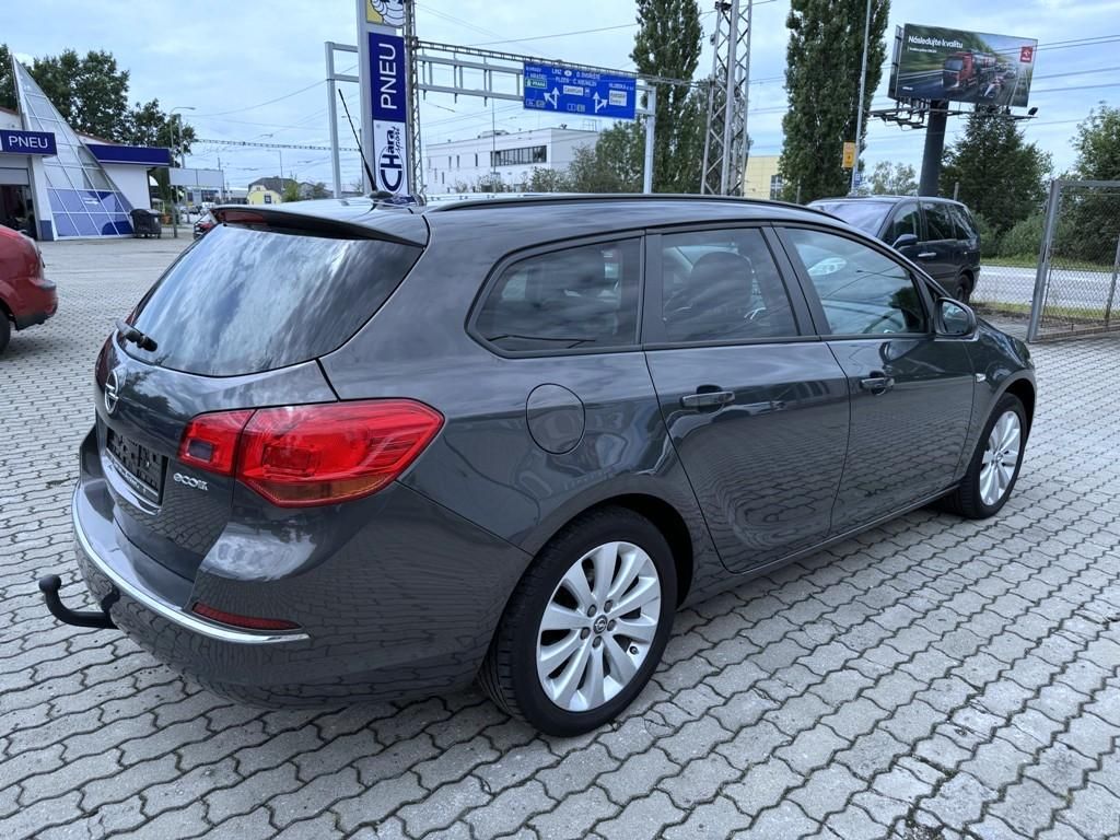 Opel Astra, 1.4T 103 kW SPORTS TOURER - fotka 5