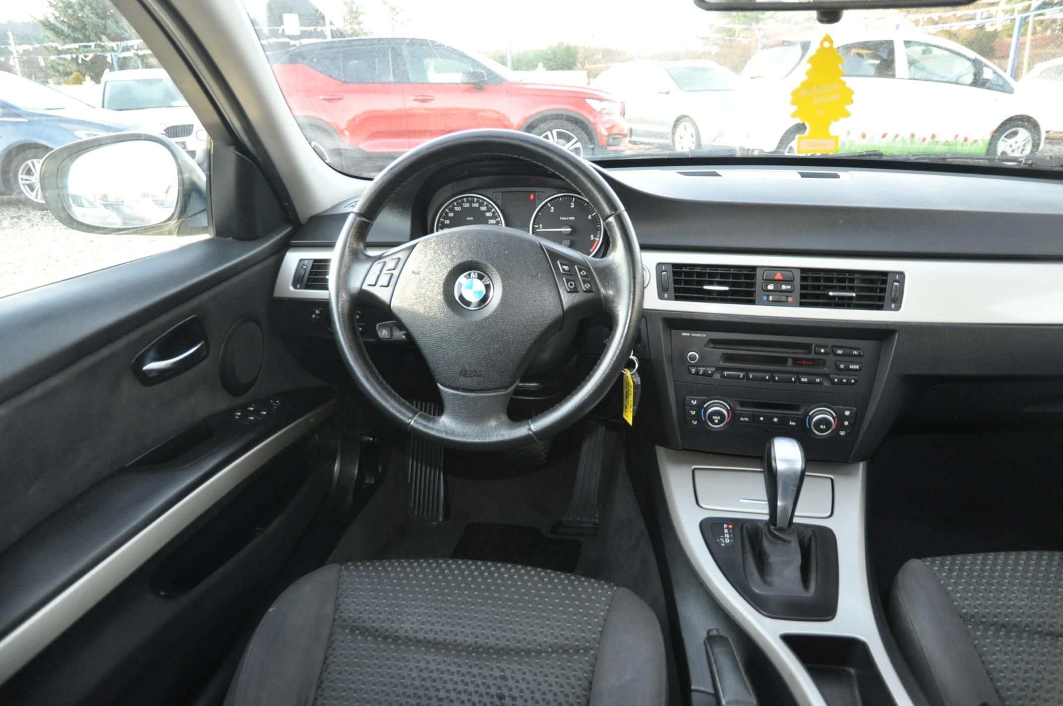 BMW Řada 3, 318d 105kW KOMBI Automat - fotka 5