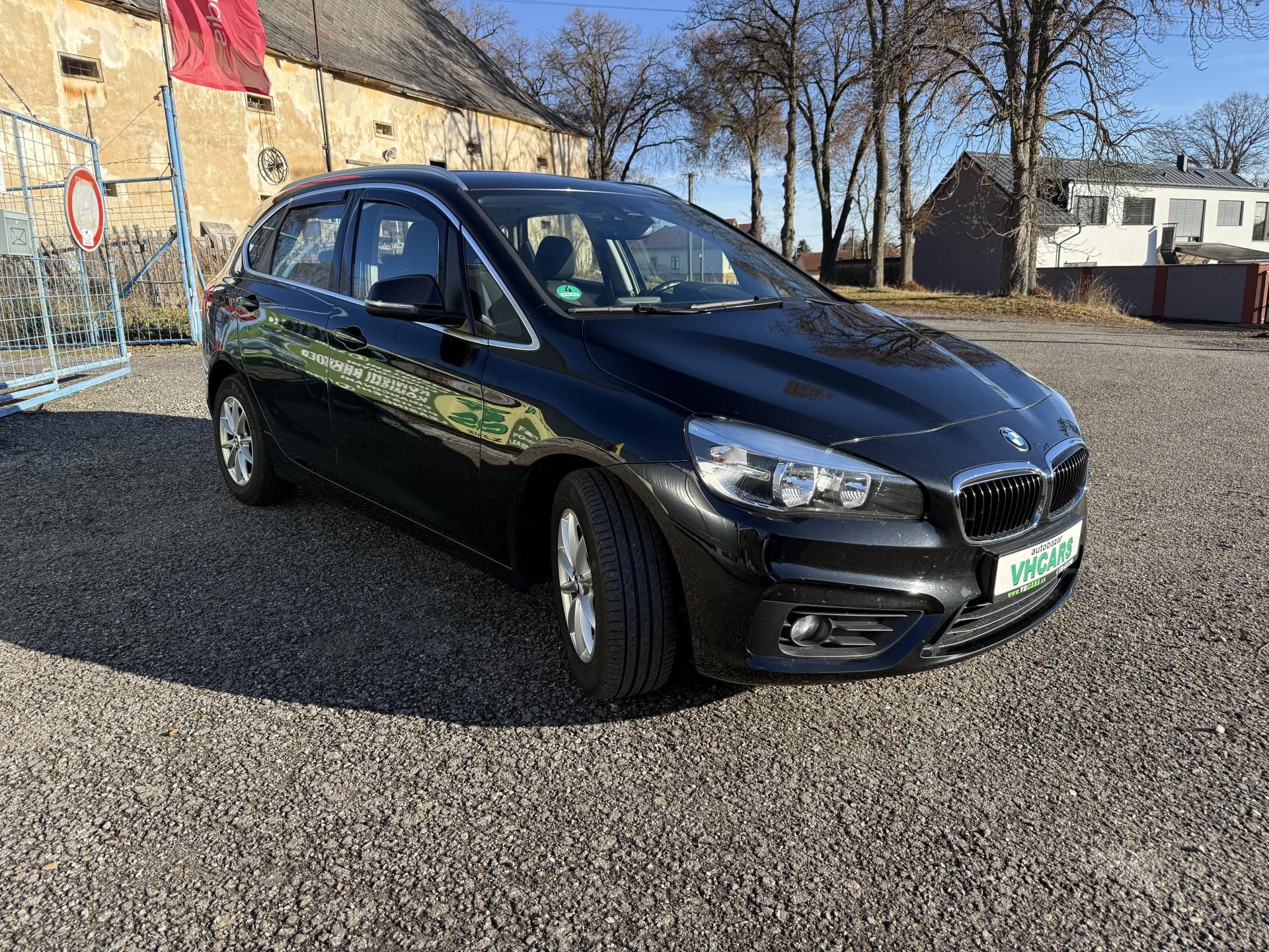 BMW Řada 2, 218i Active Tourer - fotka 3