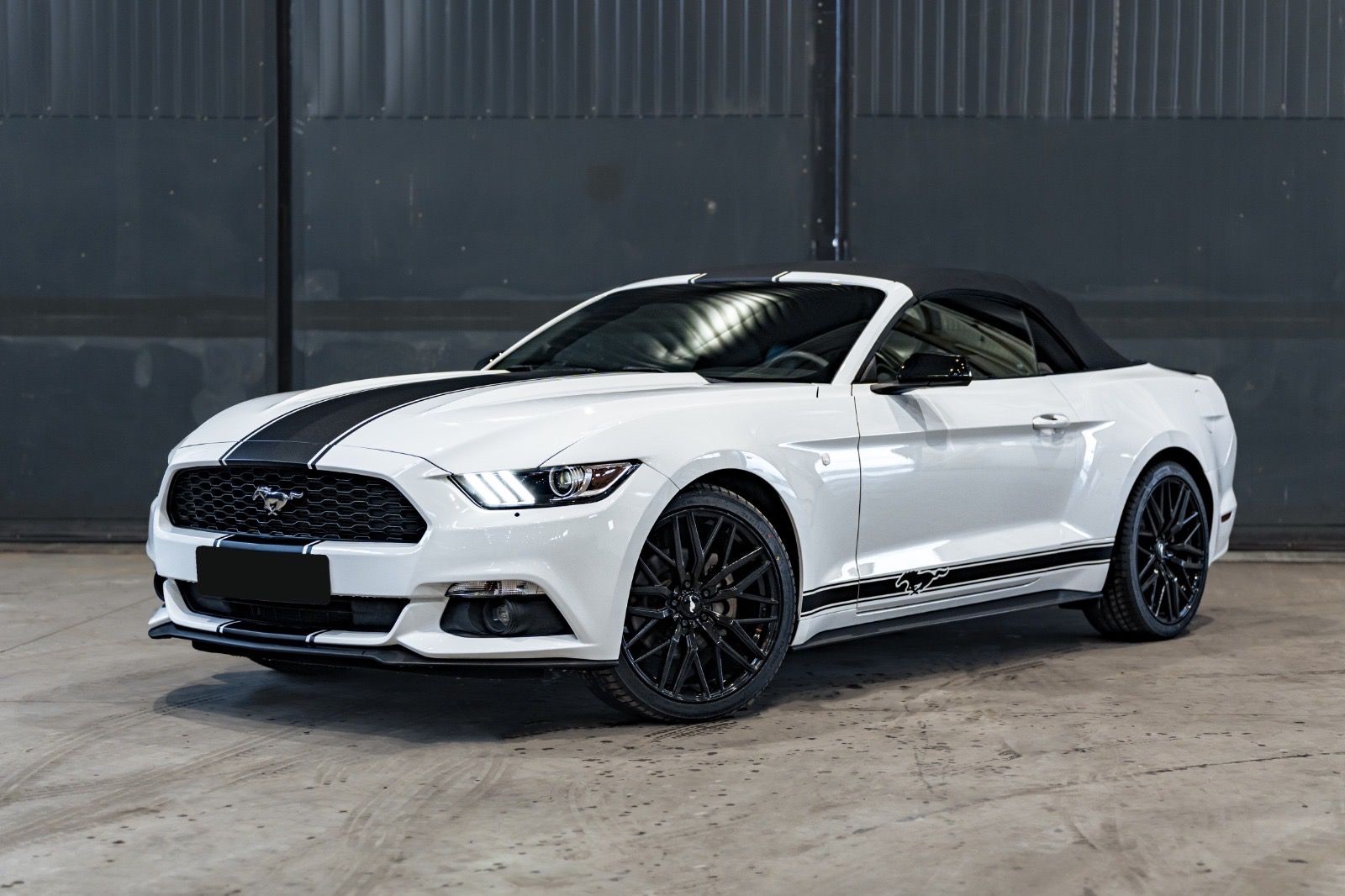 Ford Mustang, 3.7L Convertible - fotka 3