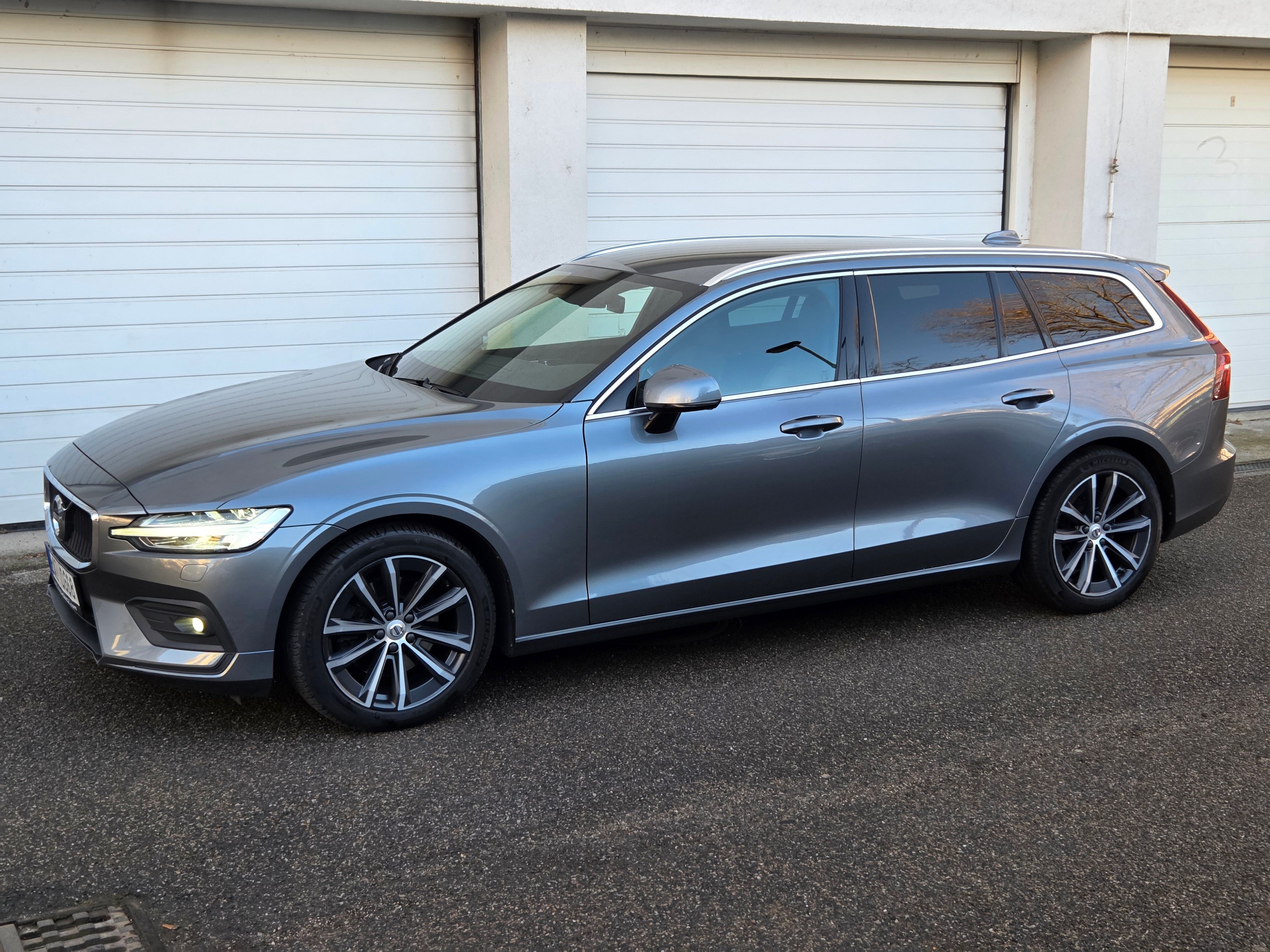 Volvo V60, 2.0 D4 AWD 4x4 Automat - fotka 3