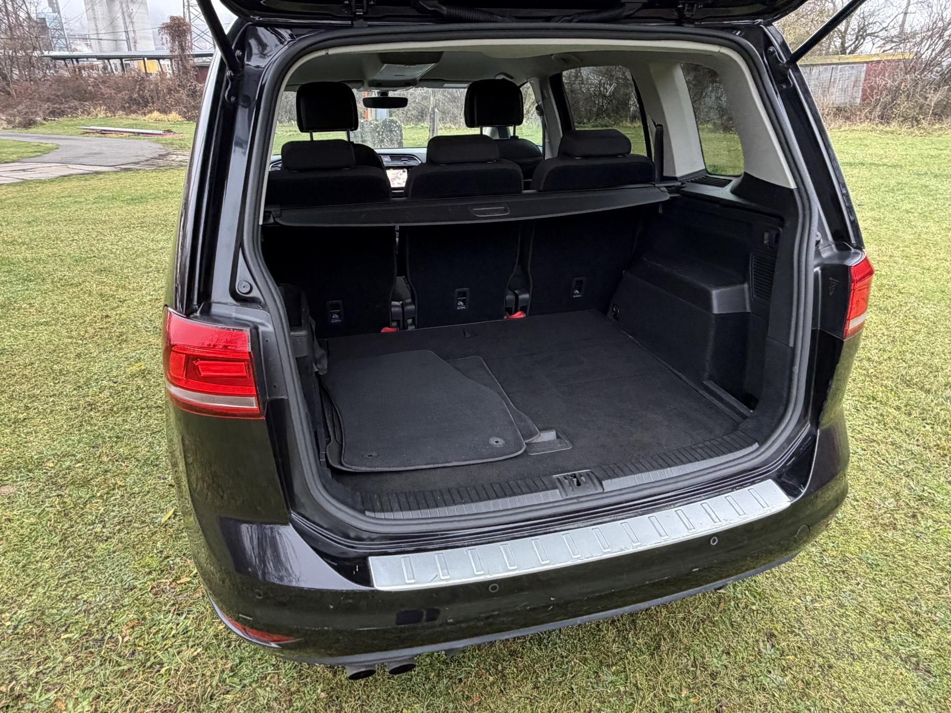 Volkswagen Touran, 1,4 TSI - PARK. KAMERA - fotka 6