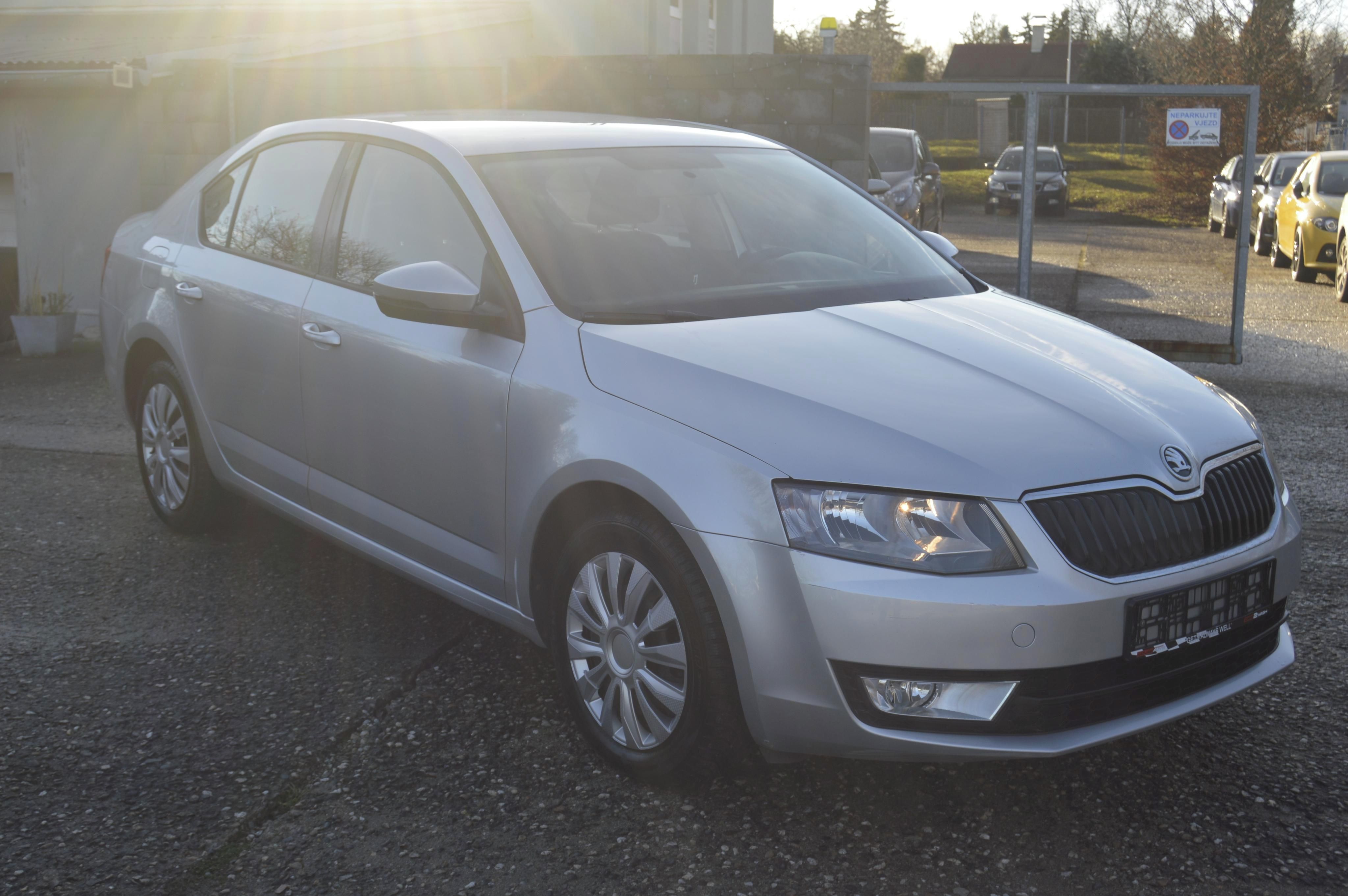 Škoda Octavia, 1.6 TDI 66 KW * HEZKÝ STAV * - fotka 2