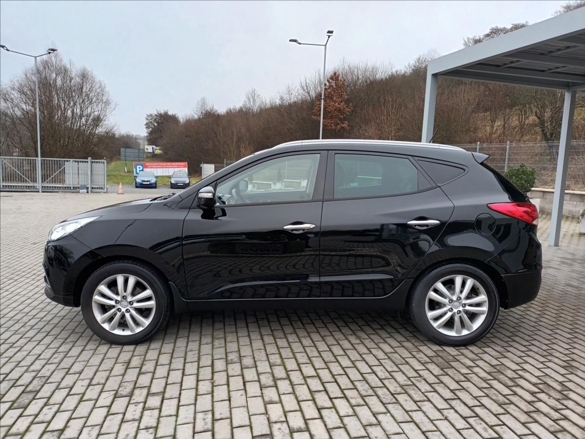 Hyundai ix35, 2,0 CRDI,100KW,4X4,TAŽNÉ,VÝHŘE - fotka 3