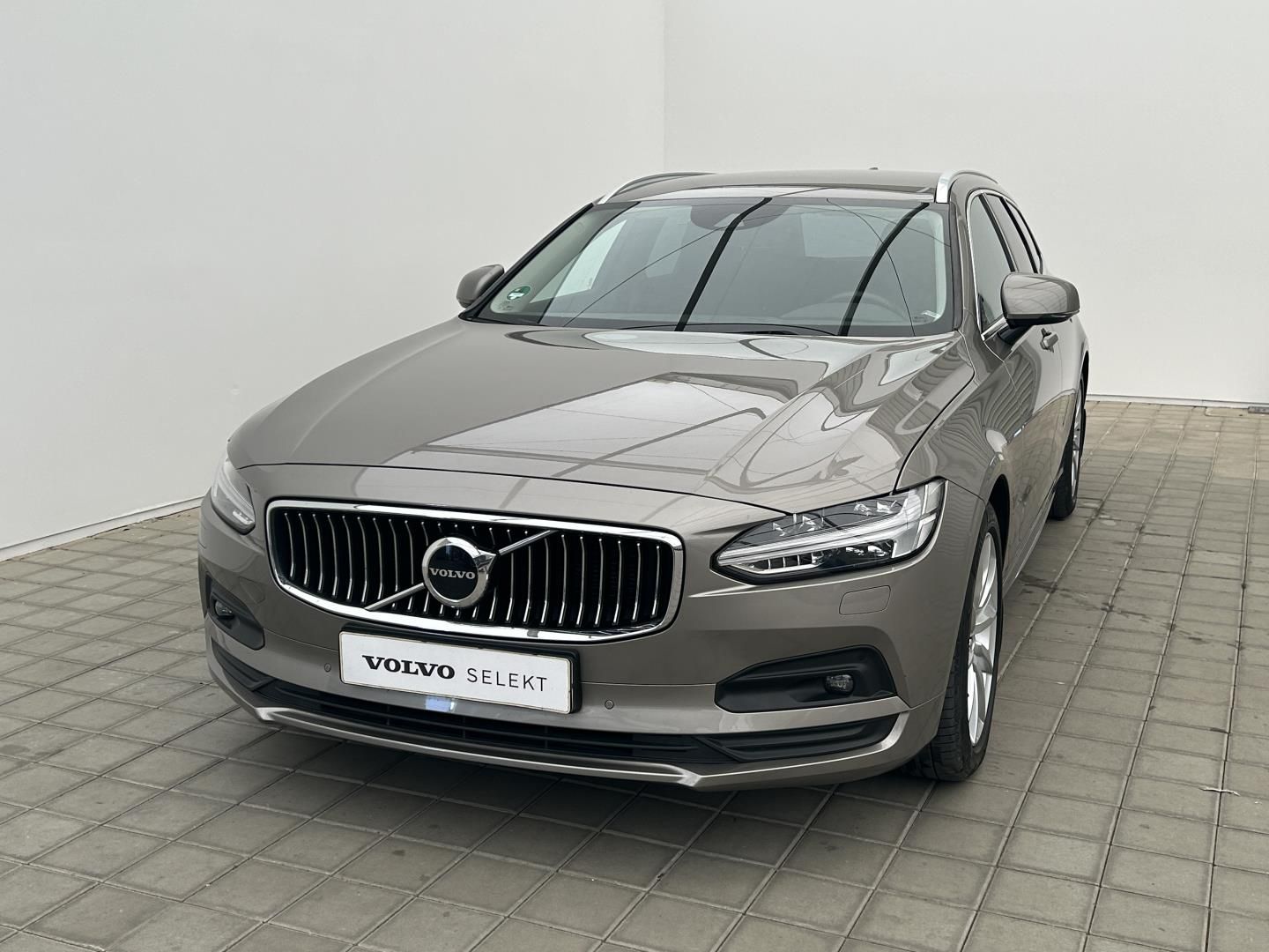 Volvo V90, 2.0B4 145kW Momentum PRO