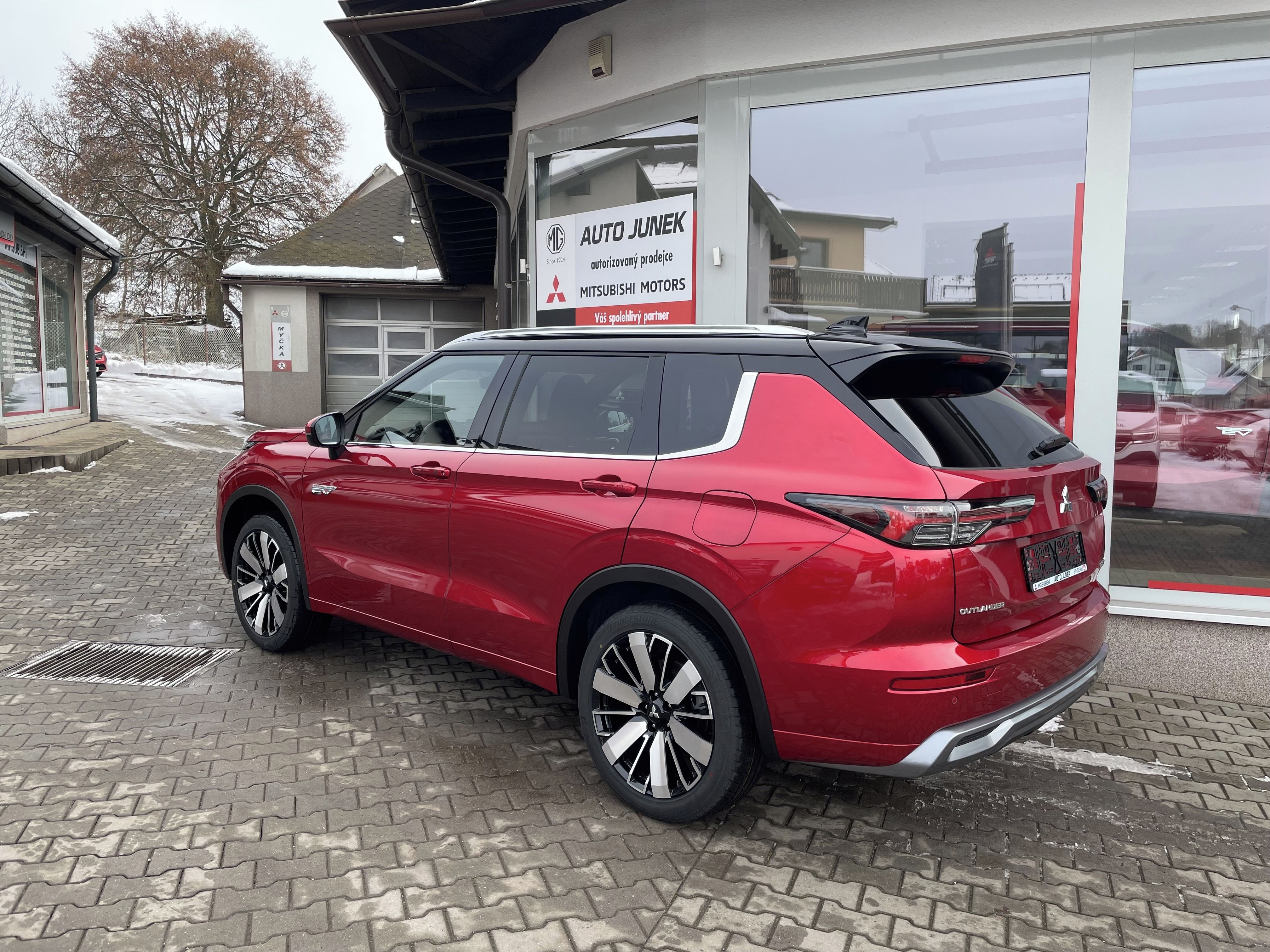 Mitsubishi Outlander, 2.4 PHEV INSTYLE PREMIUM - fotka 3