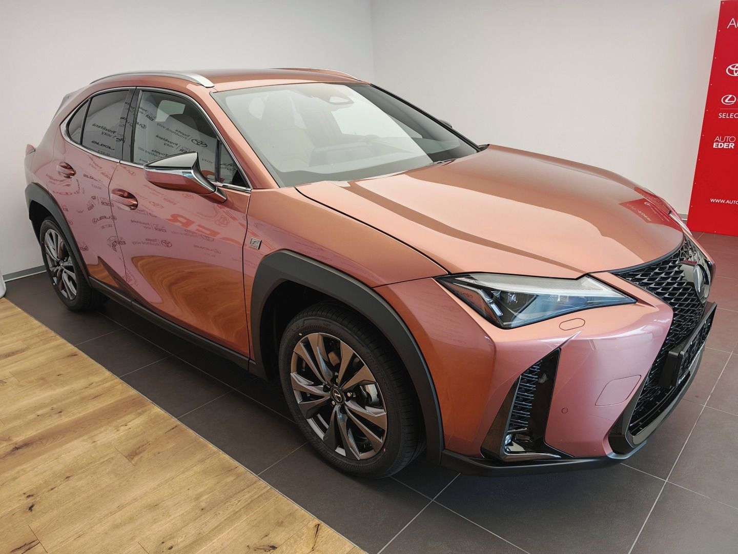 Lexus UX 300h, F Sport Design 300H - fotka 3