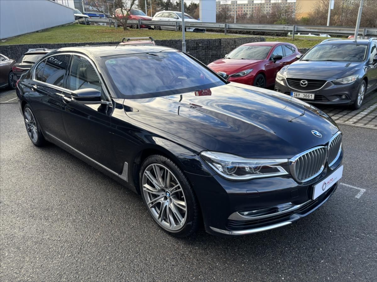 BMW Řada 7, 4,4 i 750Li xDrive Individual - fotka 6