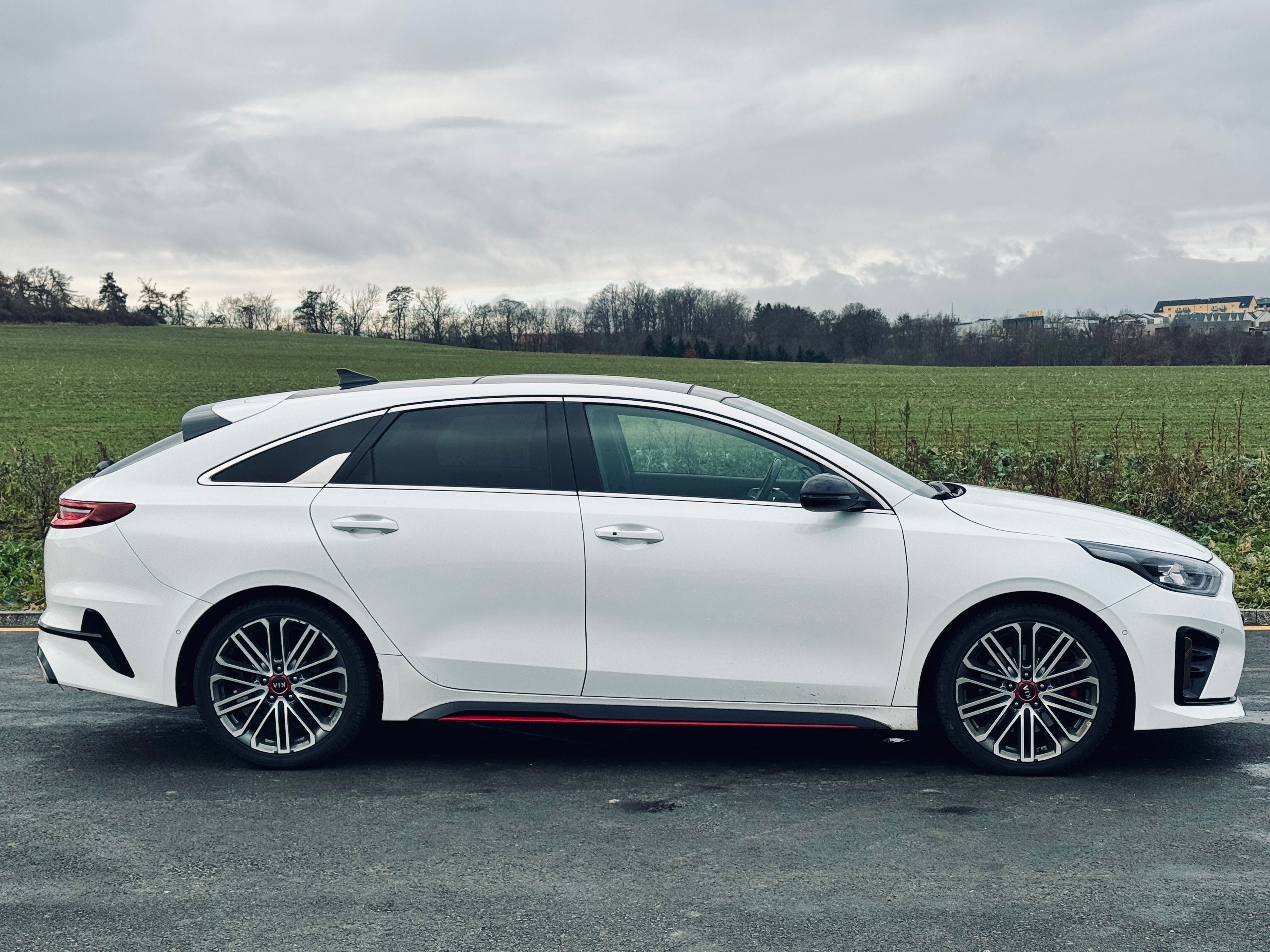 Kia ProCeed, 1.6 T-Gdi GT Max výbava - fotka 5