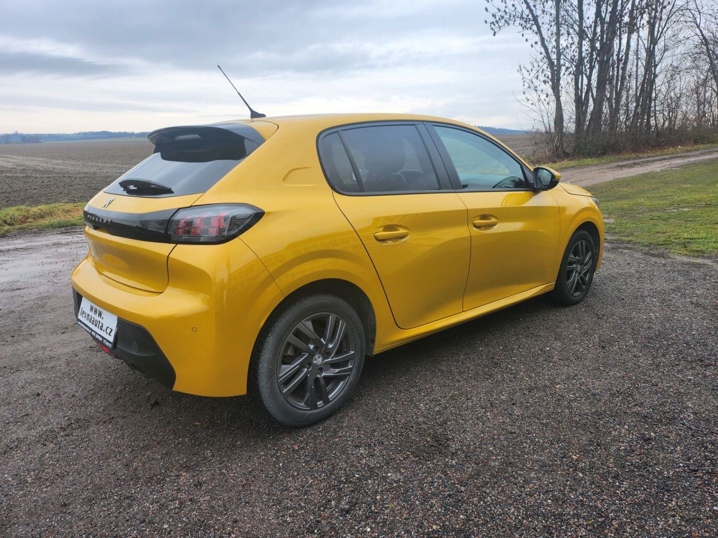 Peugeot 208, 1.2  74 kw - fotka 4