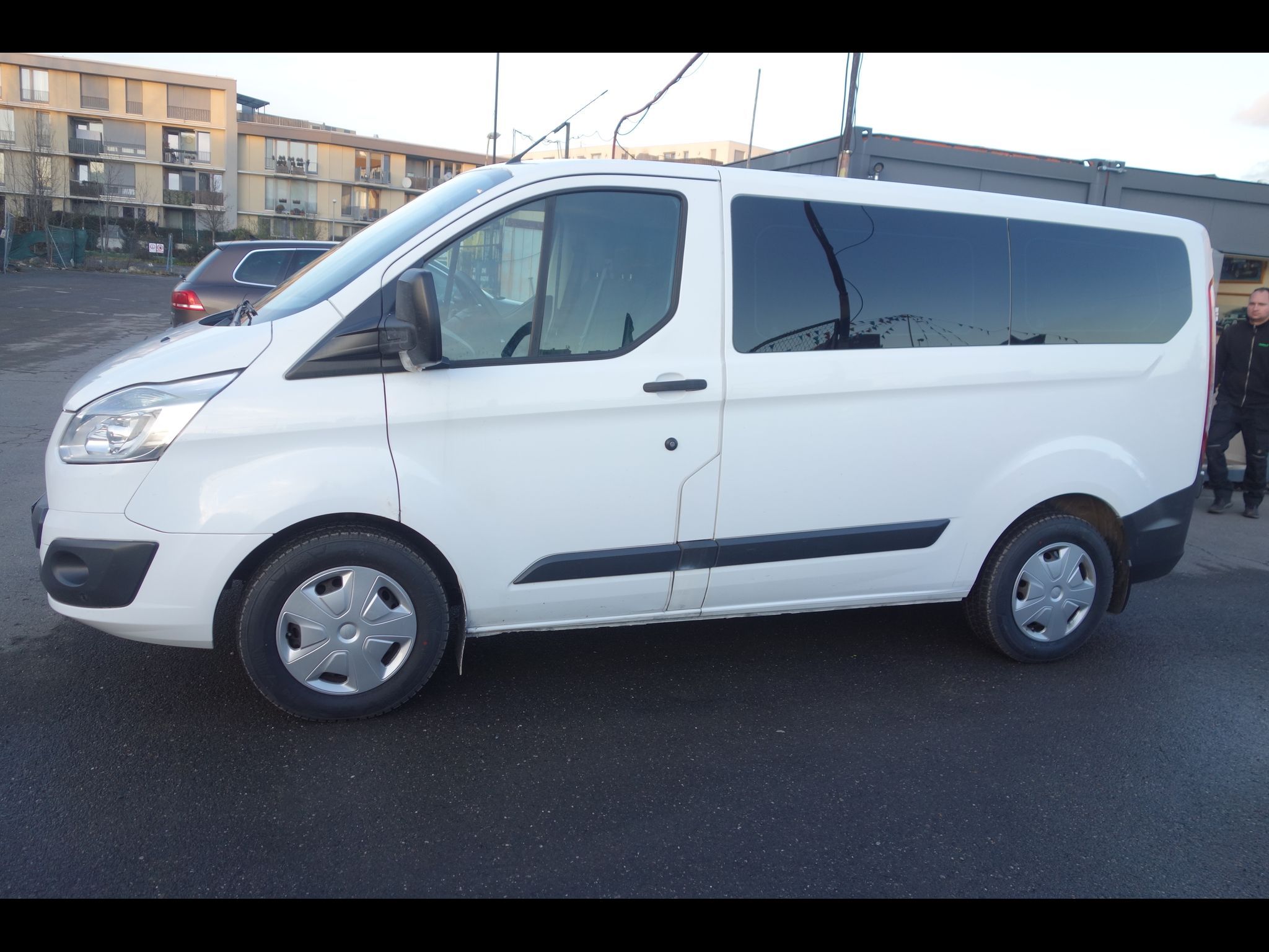 Ford Transit Custom, 2,2TDCi 9 MÍST TOURNEO - fotka 2