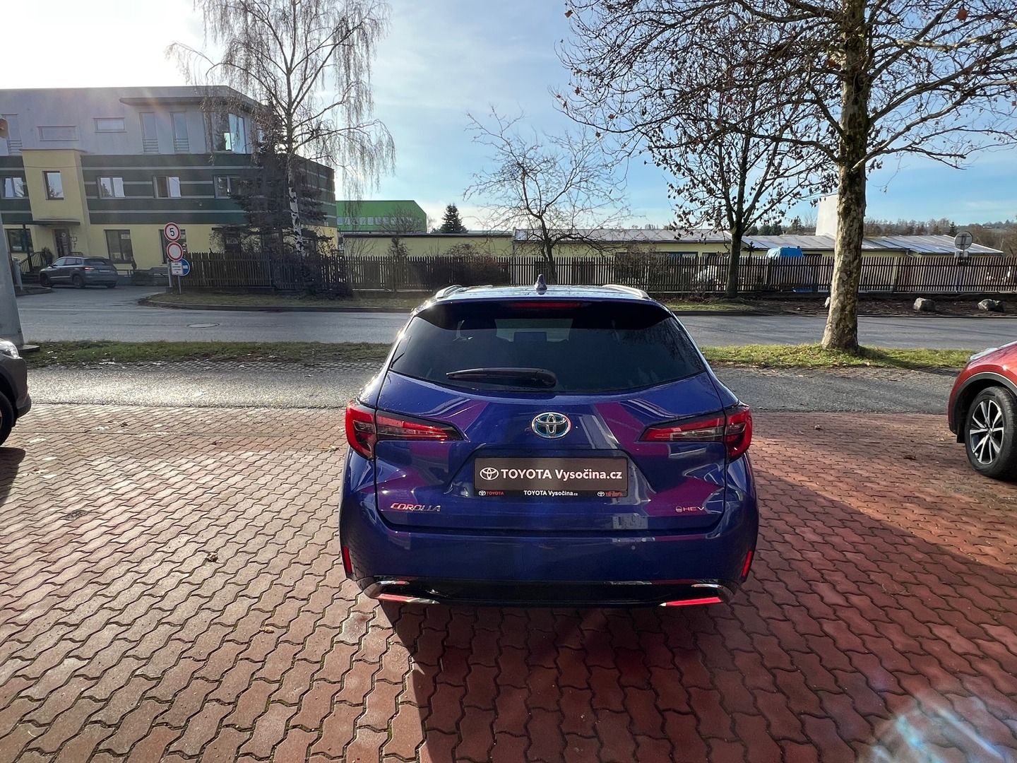 Toyota Corolla, 1.8 hybrid e-CVT Style - fotka 6