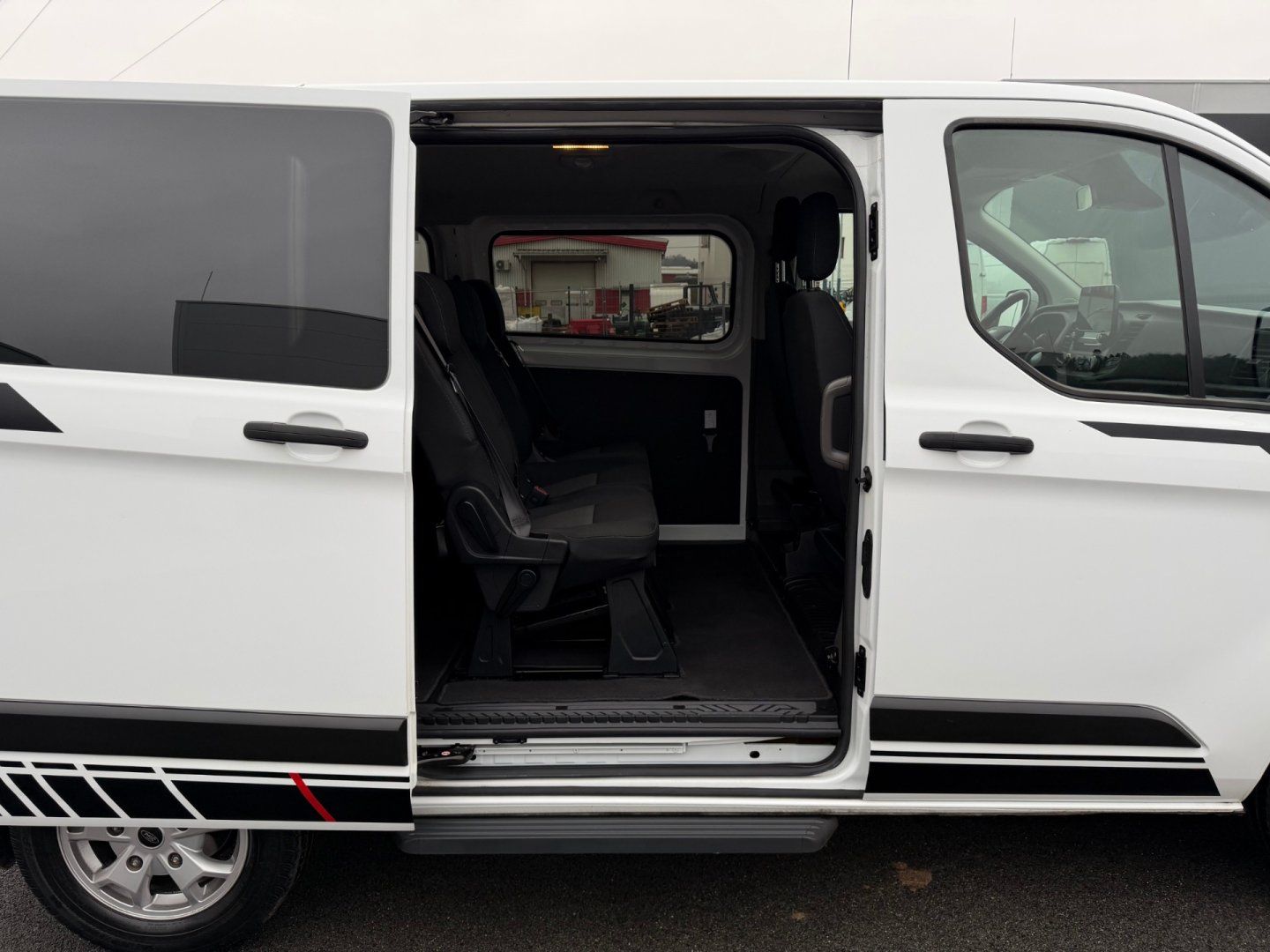 Ford Transit Custom, 2.0 / 96kW / AUTOMAT / 8-MÍST - fotka 6