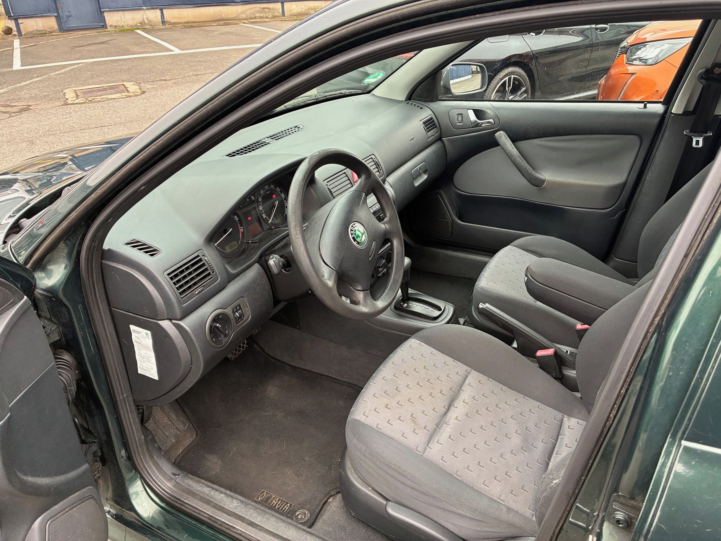 Škoda Octavia, 1,6 MPi AUTOMAT Kombi po STK - fotka 5
