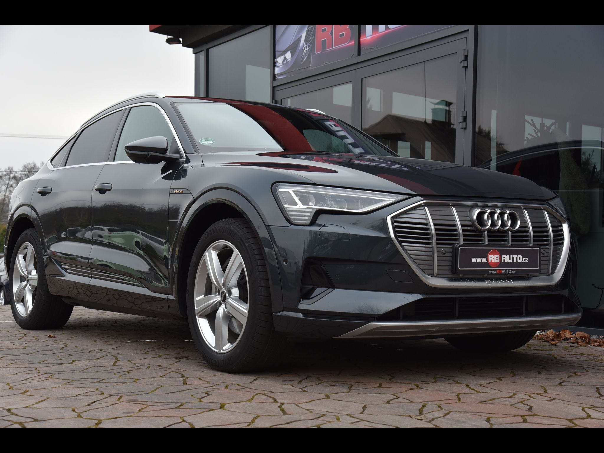Audi e-tron, 55 300 kw S-Line Quattro - fotka 5