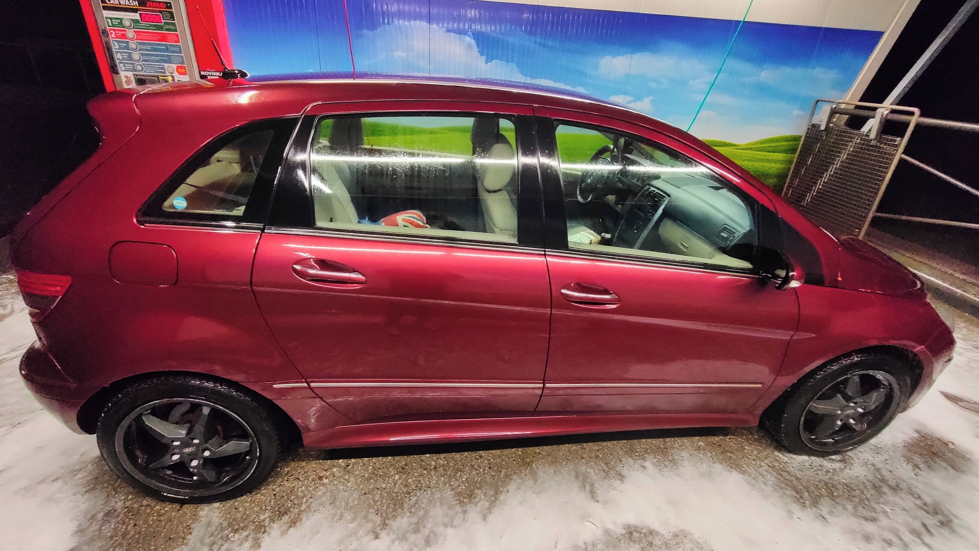 Mercedes-Benz Třídy B, Světlý interiér, litá 17" kola - fotka 4