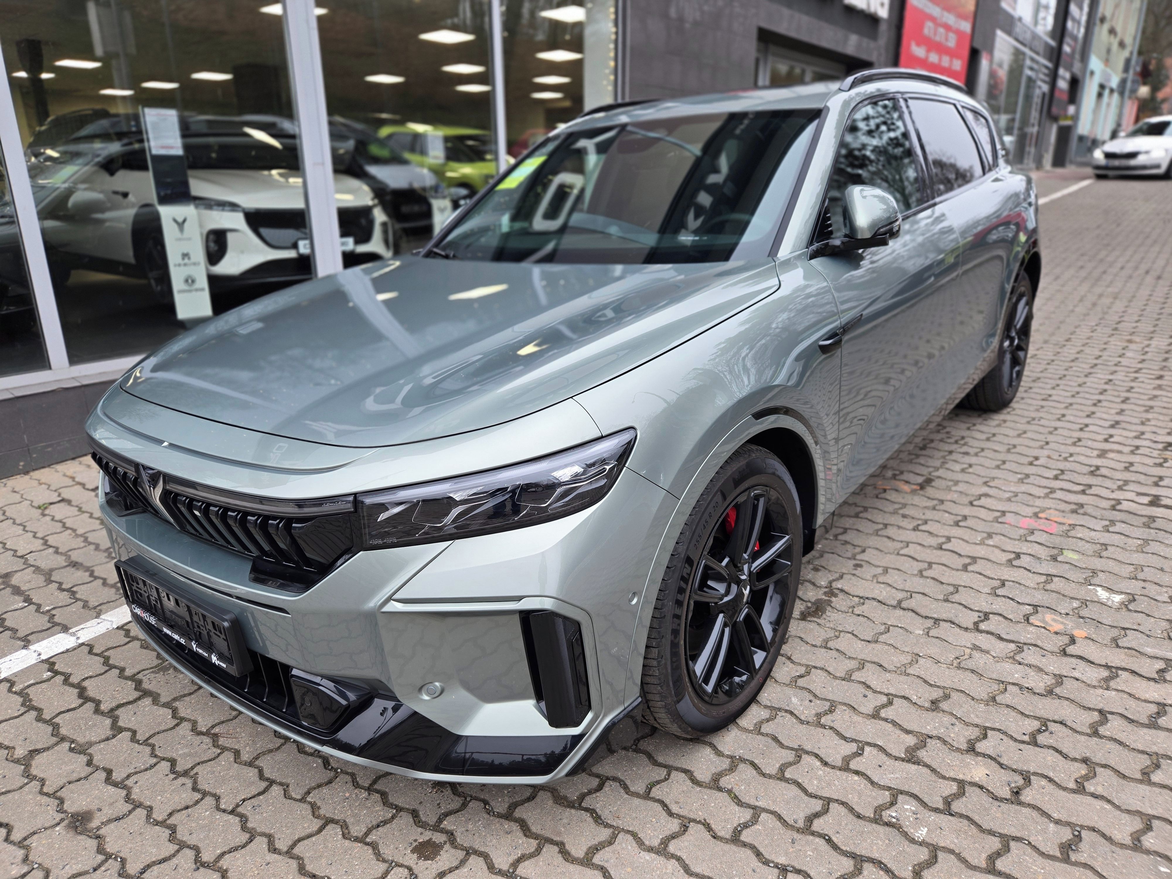 Voyah, FREE REV318 AWD HYBRID - fotka 3