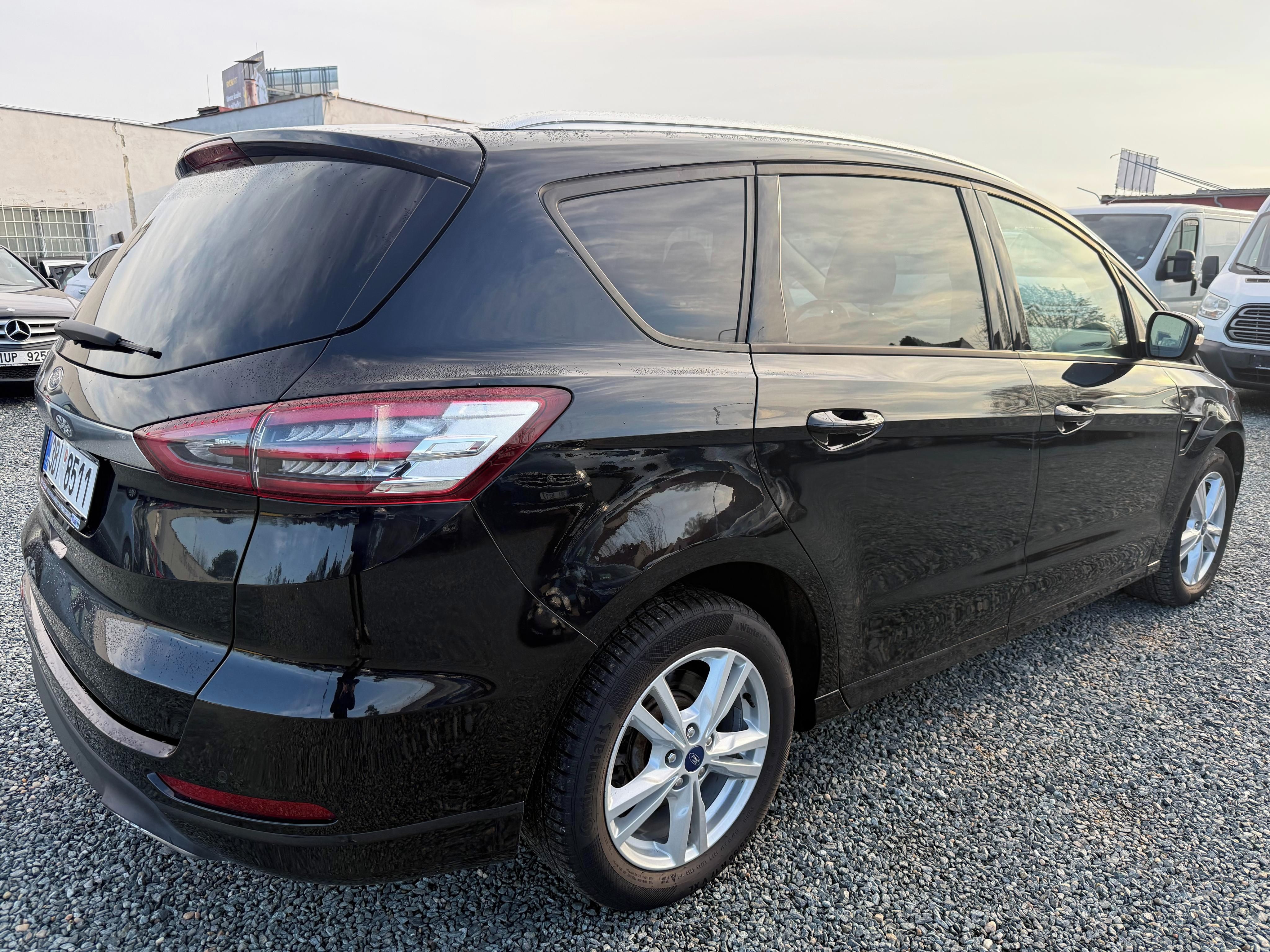 Ford S-MAX, 2.0 TDCi 140Kw Navi, LED - fotka 3