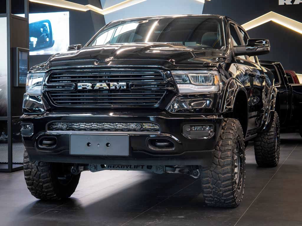 Dodge Ram, 5.7 V8 Laramie 6" LIFT LPG
