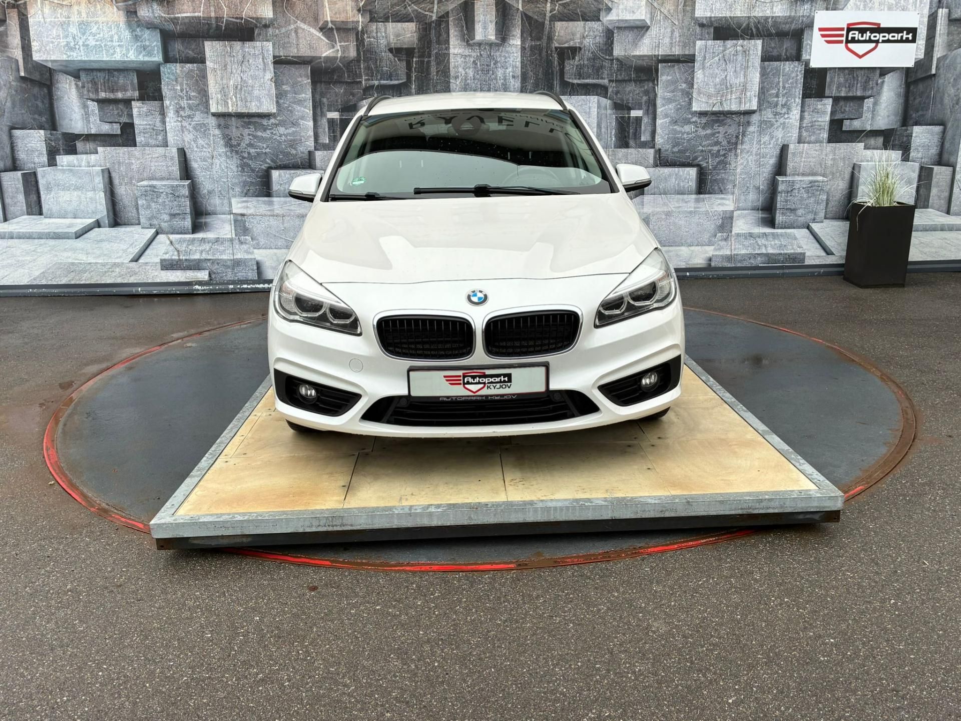 BMW Řada 2, 220i GT, 141KW, 7 MÍST - fotka 2
