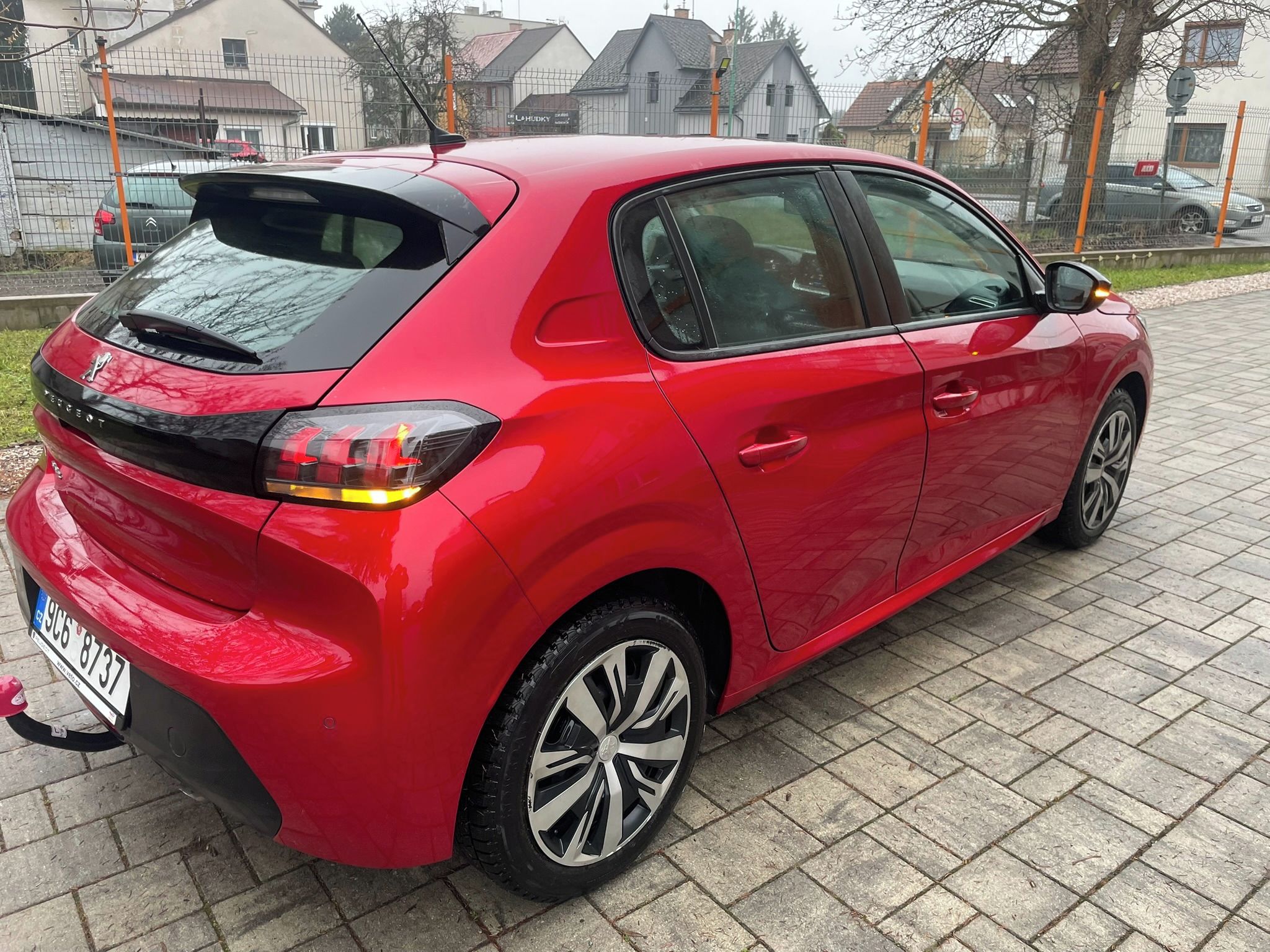 Peugeot 208, Peugeot 208 Benzín 74 kw turbo - fotka 4