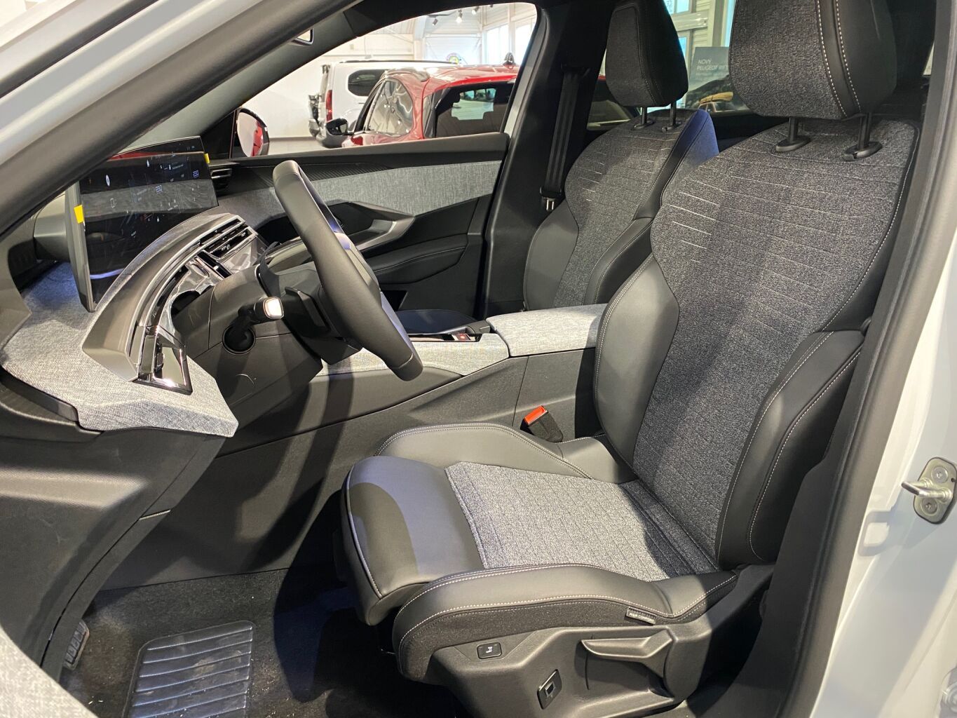 Peugeot 5008, ALLURE Hybrid 145 e-DCS6 - 299 - fotka 6