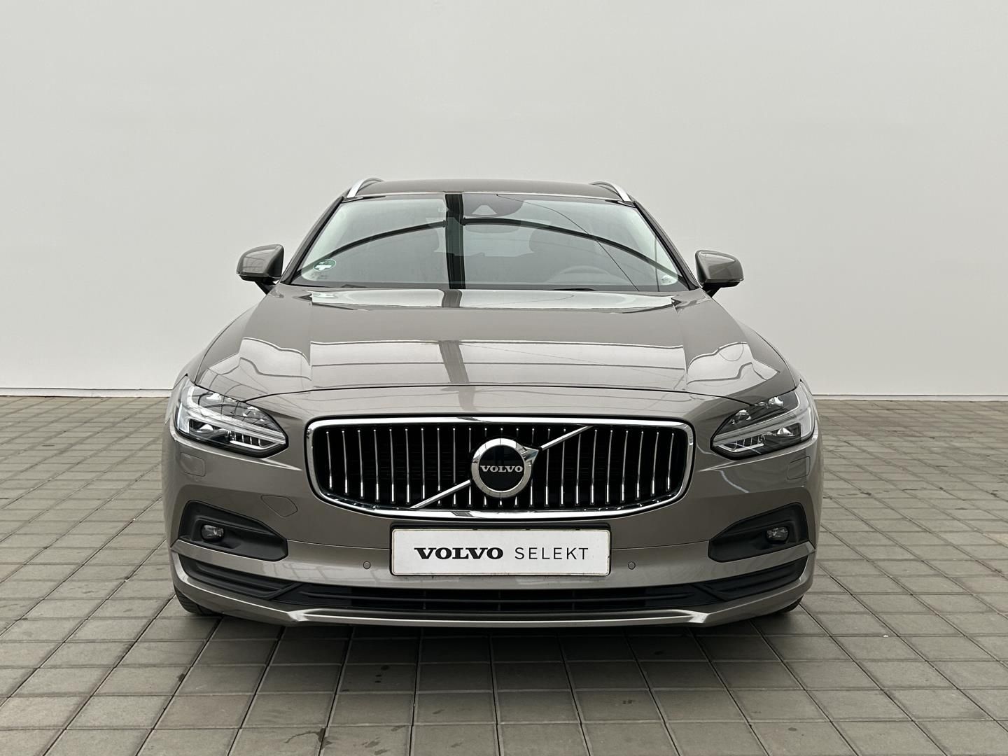 Volvo V90, 2.0B4 145kW Momentum PRO - fotka 2