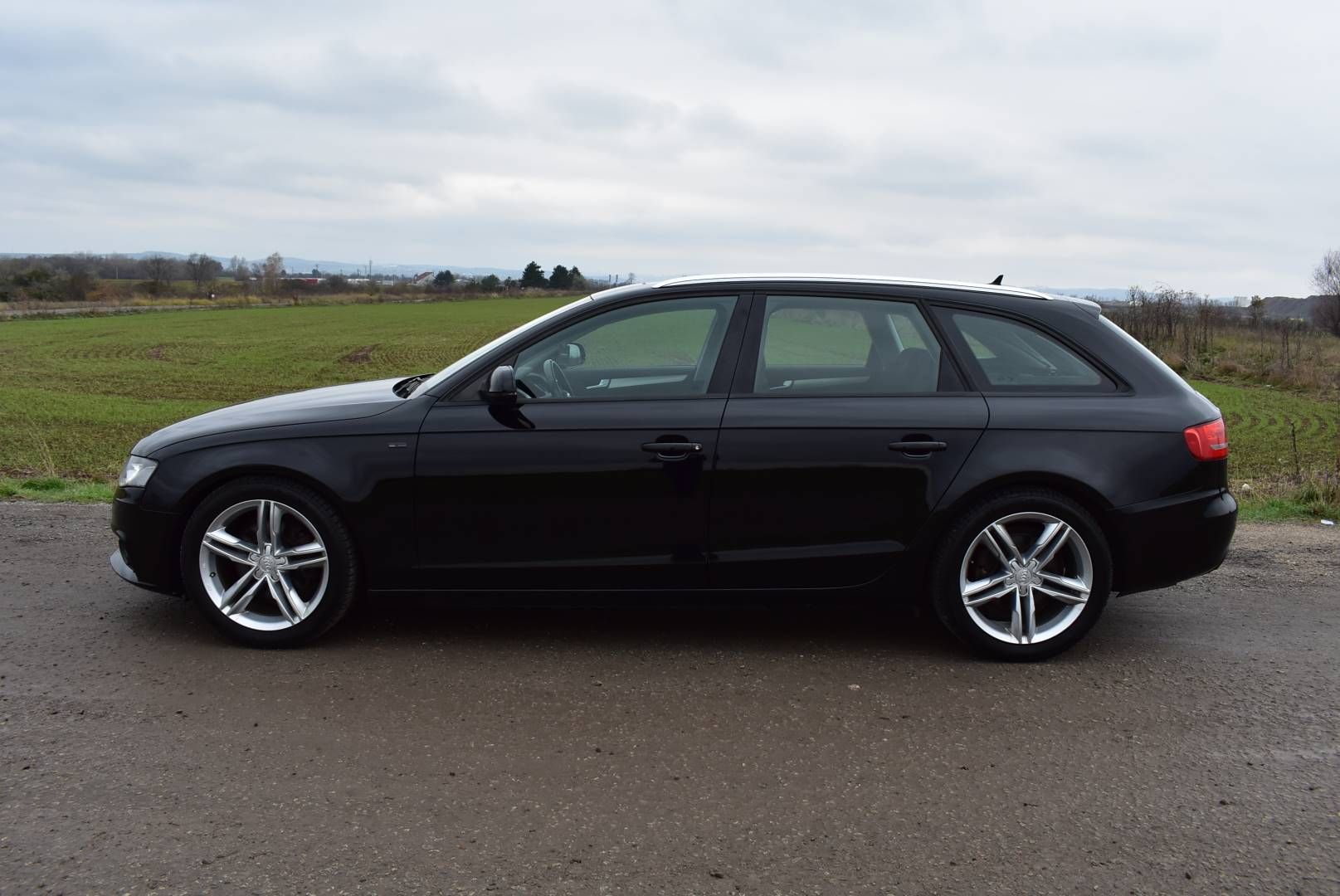 Audi A4 Avant, 2,0 TDI S-LINE,NAVI,SERVISKA - fotka 2
