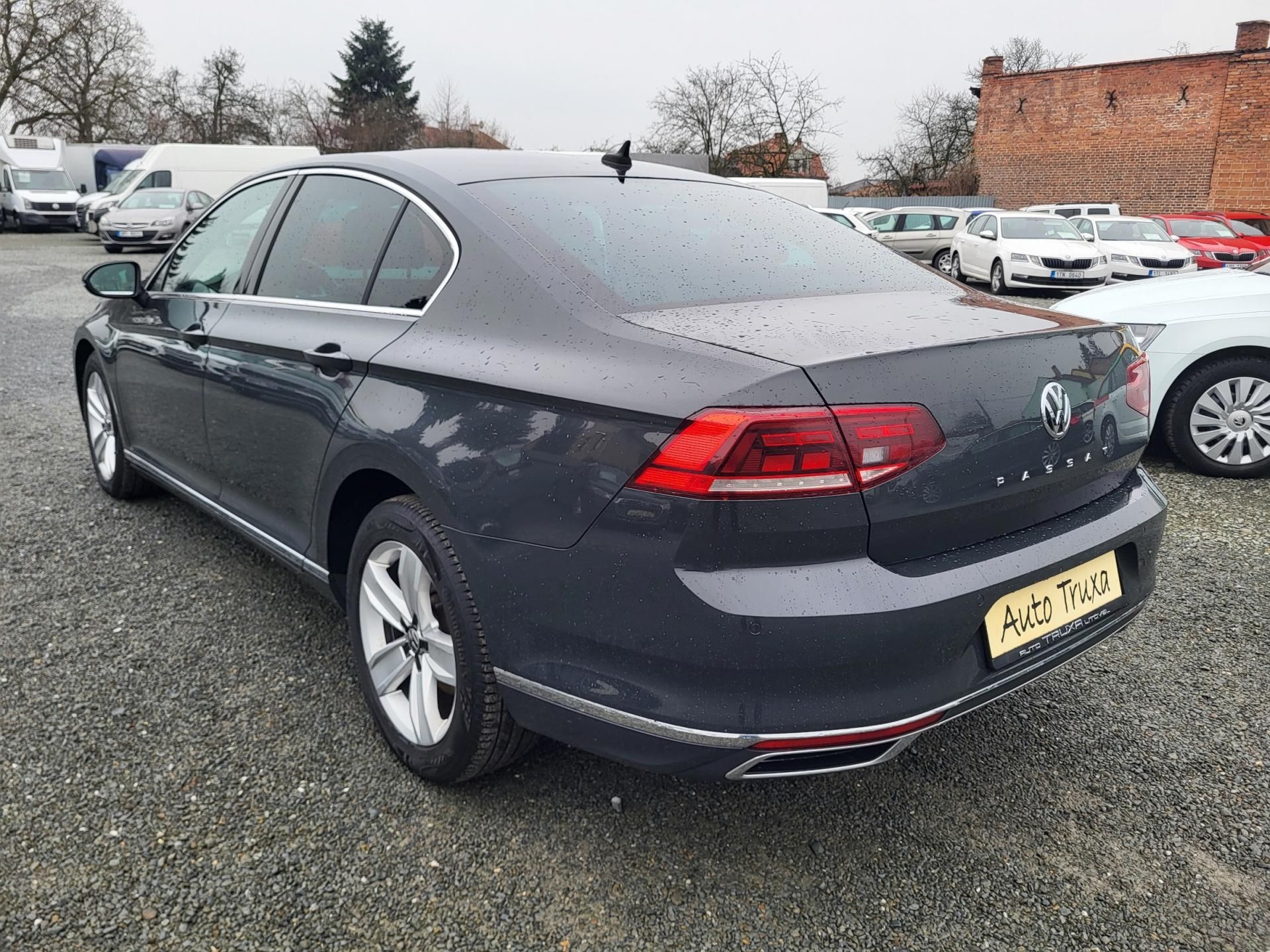Volkswagen Passat, SEDAN 2.0 TDi ELEGANCE *ČR - fotka 3