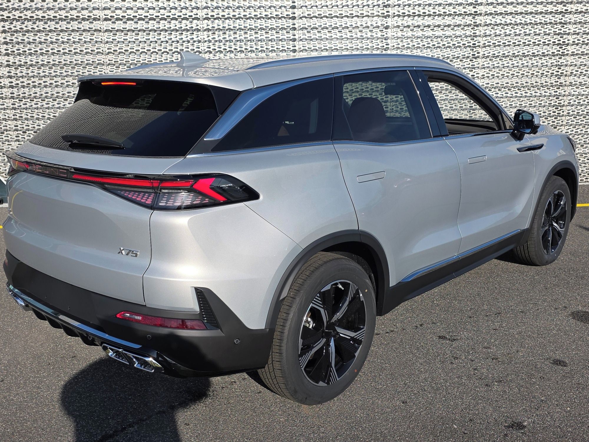 BAIC X75, 1,5T 130kW LUXURY 7DCT 4x2 - fotka 6
