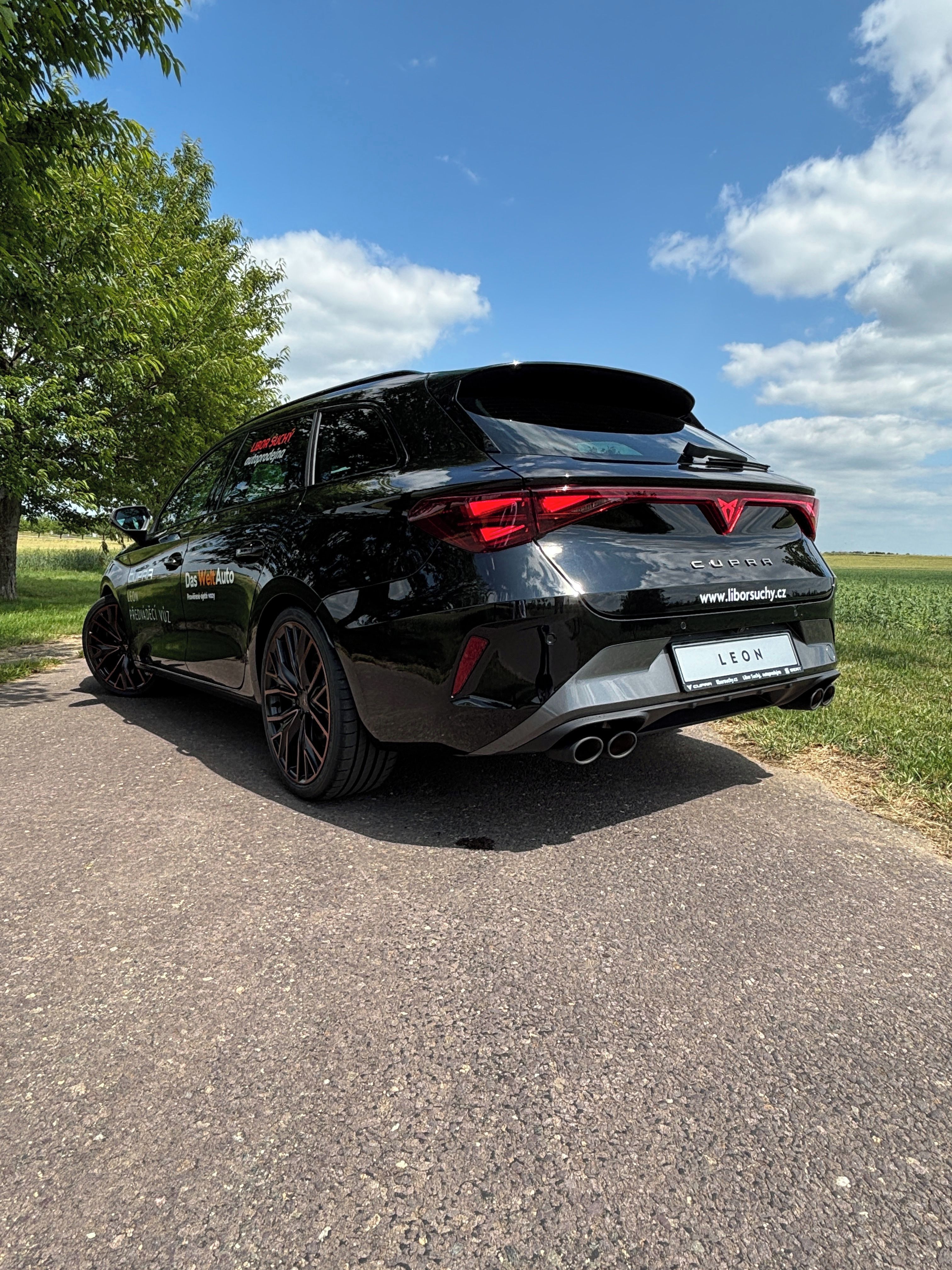 Cupra Leon, Leon SP VZ 2.0 TSI 333k DSG 4W - fotka 3