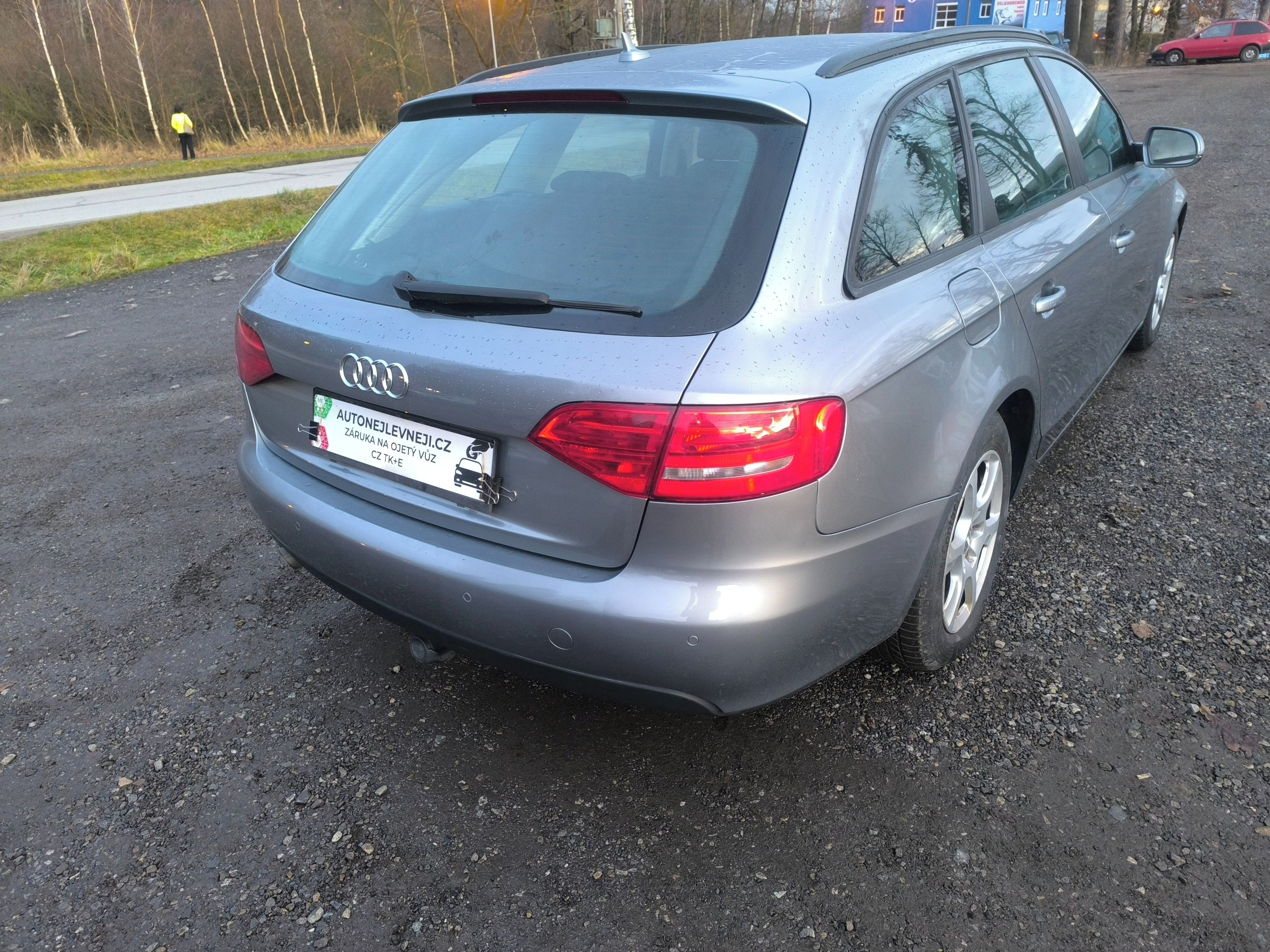 Audi A4, KRÁSNÁ,130KM,SERVISKA,1MAJITEL - fotka 4