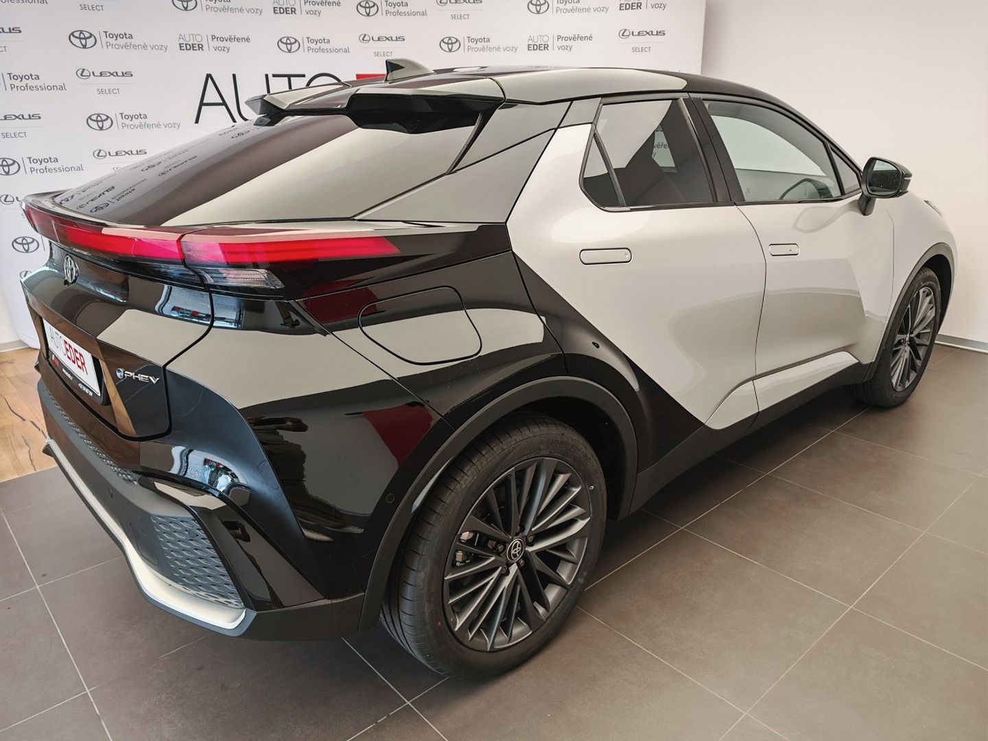 Toyota C-HR, 2.0 PHEV Tokyo Edition - fotka 4