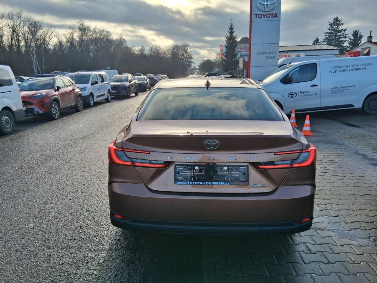 Toyota Camry, 2,5 Hybrid 230 e-CVT Executive - fotka 5