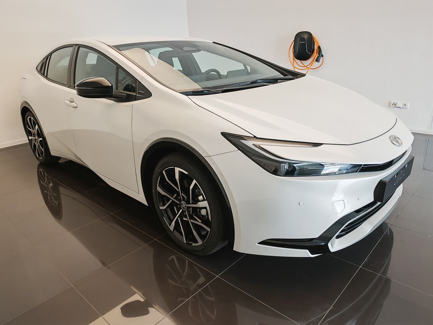 Toyota Prius, 2.0 Plug-in Hybrid Prestige - fotka 3