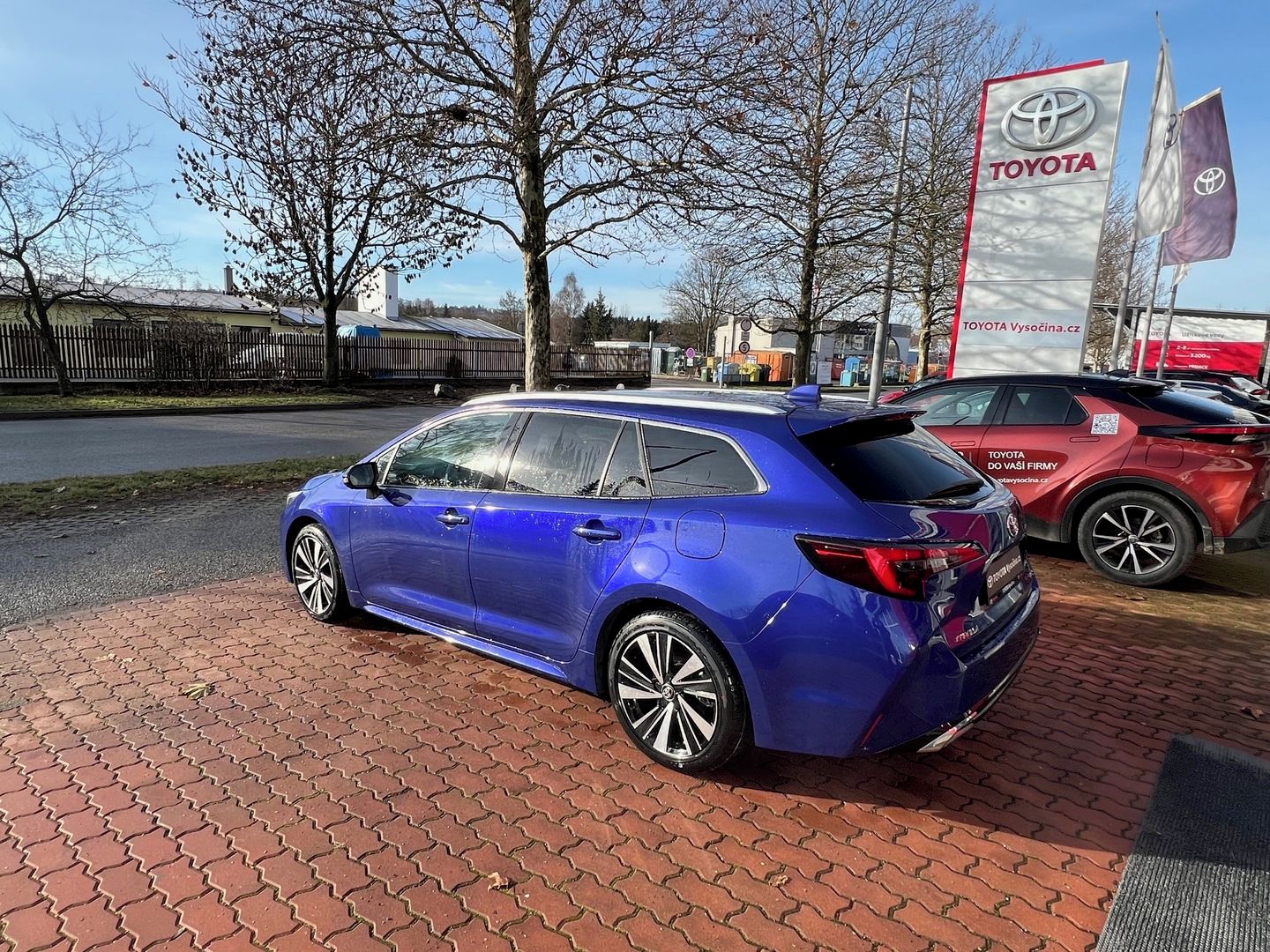 Toyota Corolla, 1.8 hybrid e-CVT Style - fotka 5