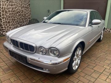 4,2 V8  XJ8