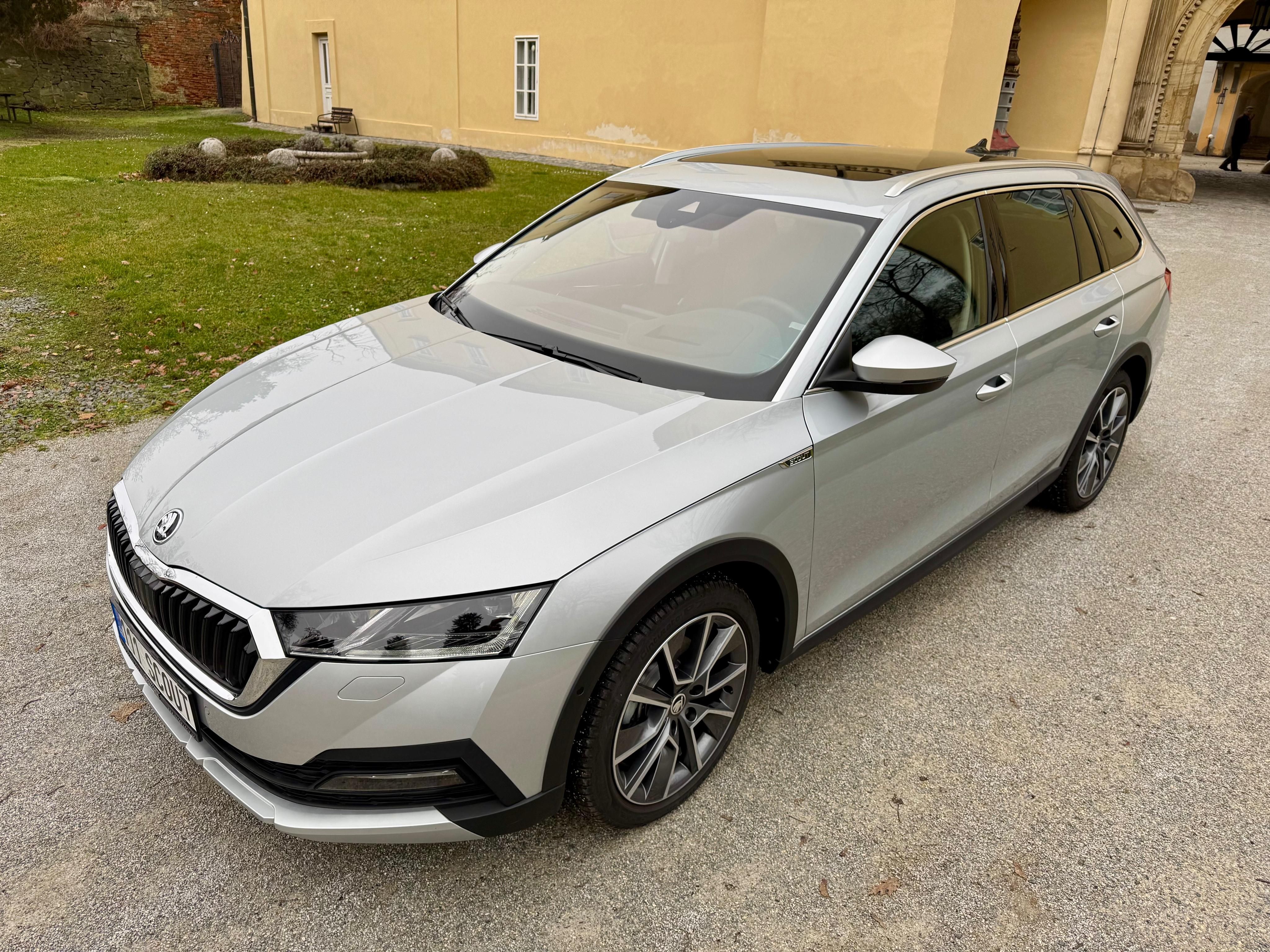 Škoda Octavia, SCOUT 2,0Tdi 147kw-4x4 DSG PAN - fotka 3