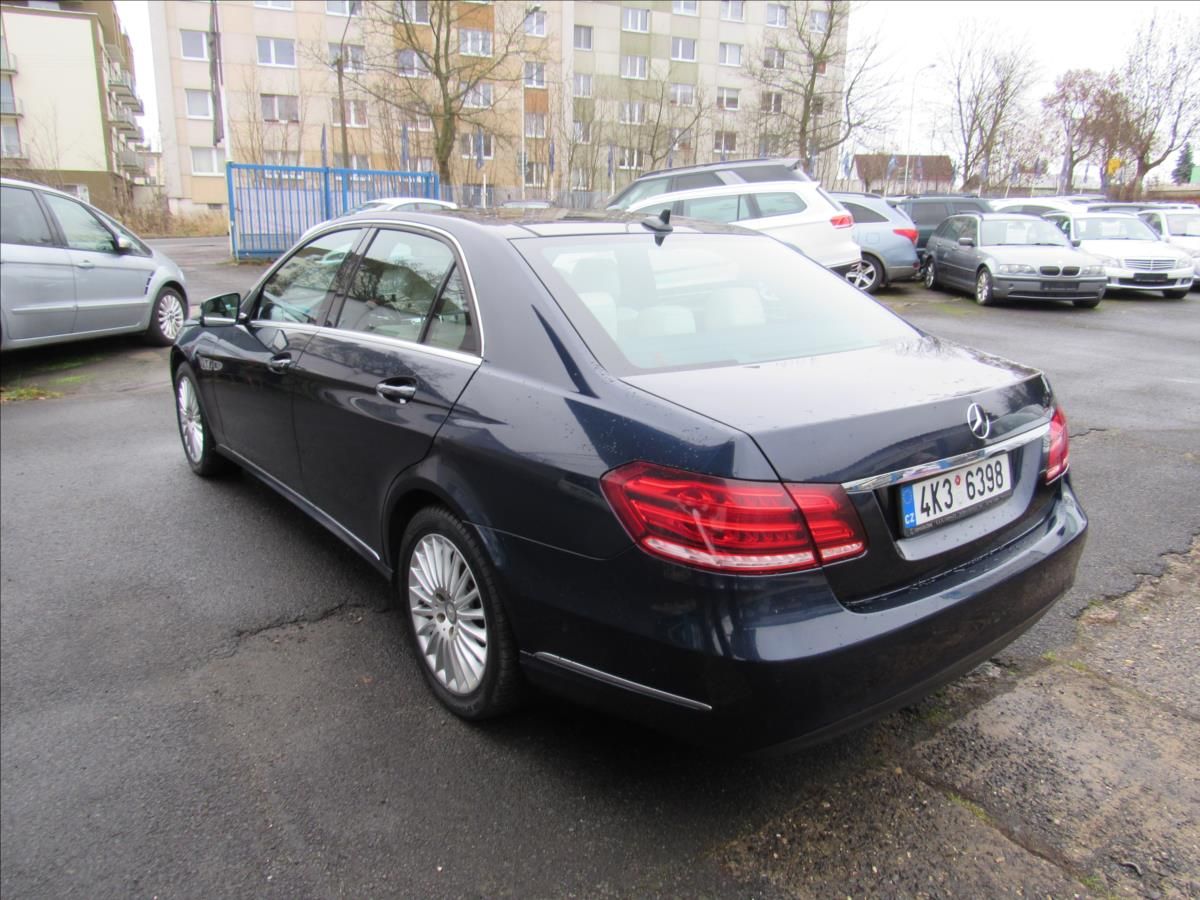 Mercedes-Benz Třídy E, 3,0 CDi 350 Bluetec 4MATIC - fotka 4