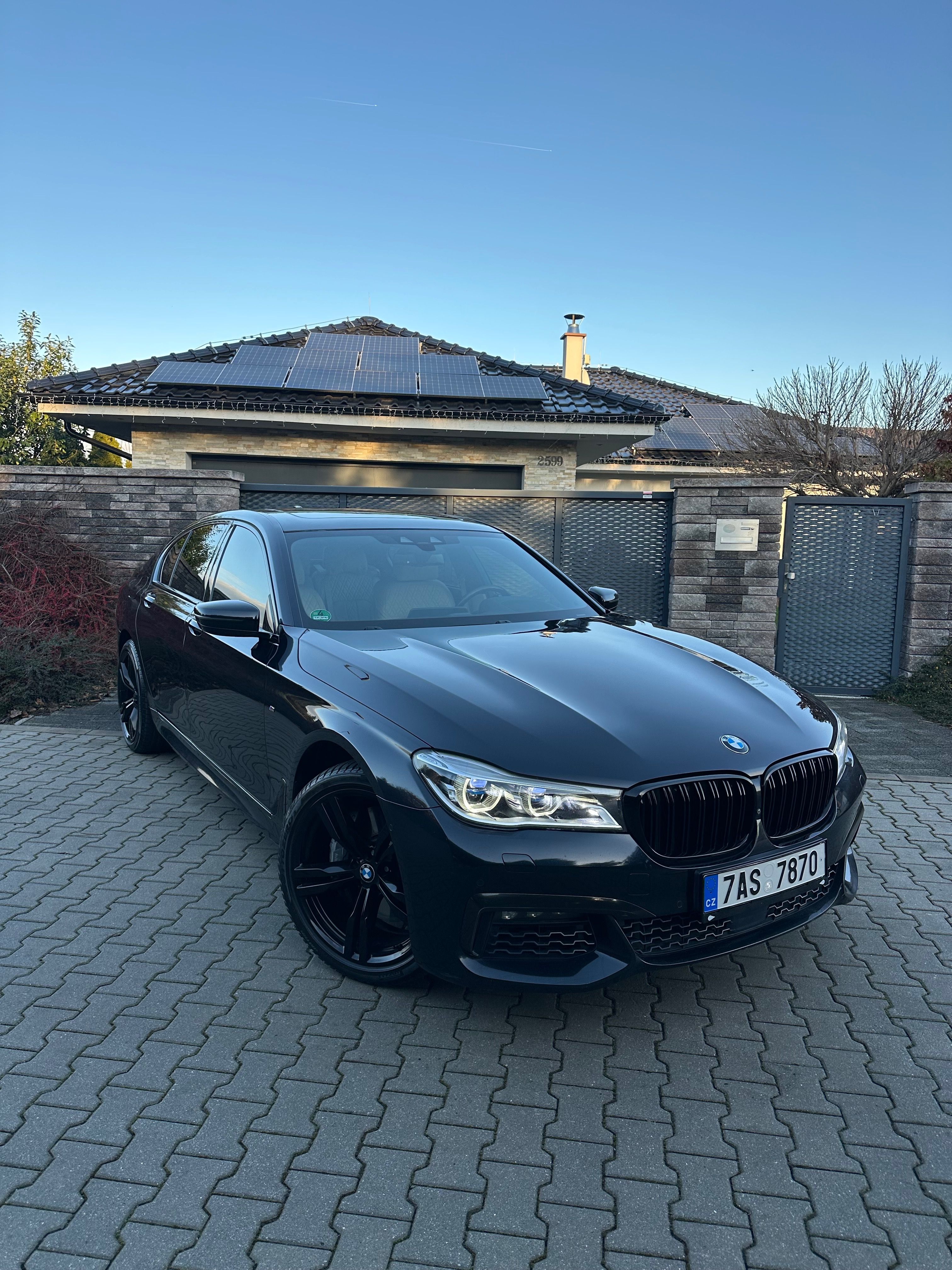BMW Řada 7, BMW 750i xDrive/B&W/LASER/M