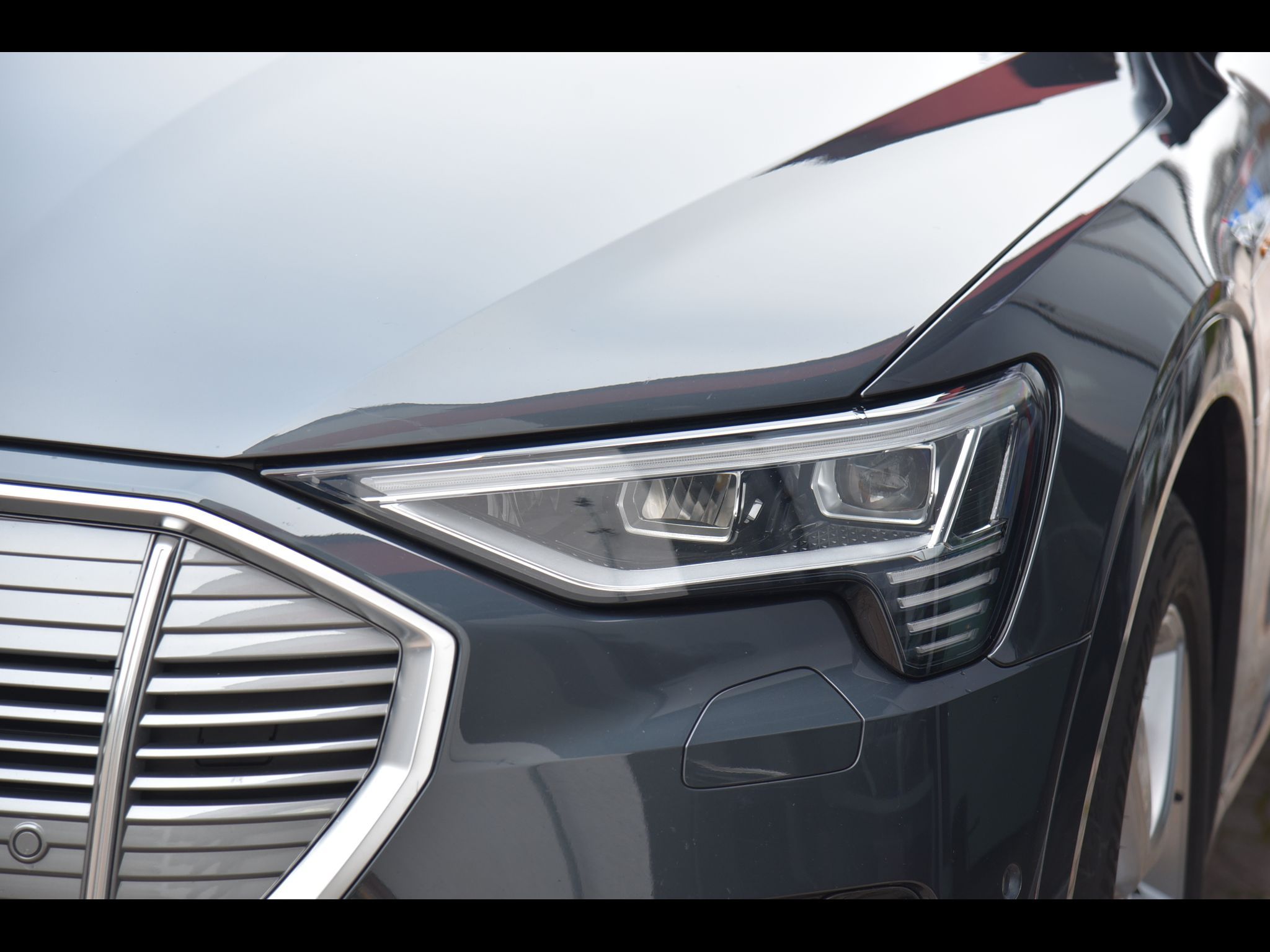 Audi e-tron, 55 300 kw S-Line Quattro - fotka 4