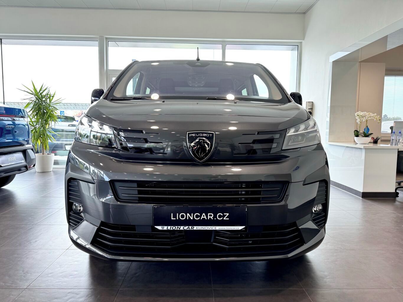 Peugeot Traveller, ACTIVE 8 míst, 2.0, 180k, Auto - fotka 2