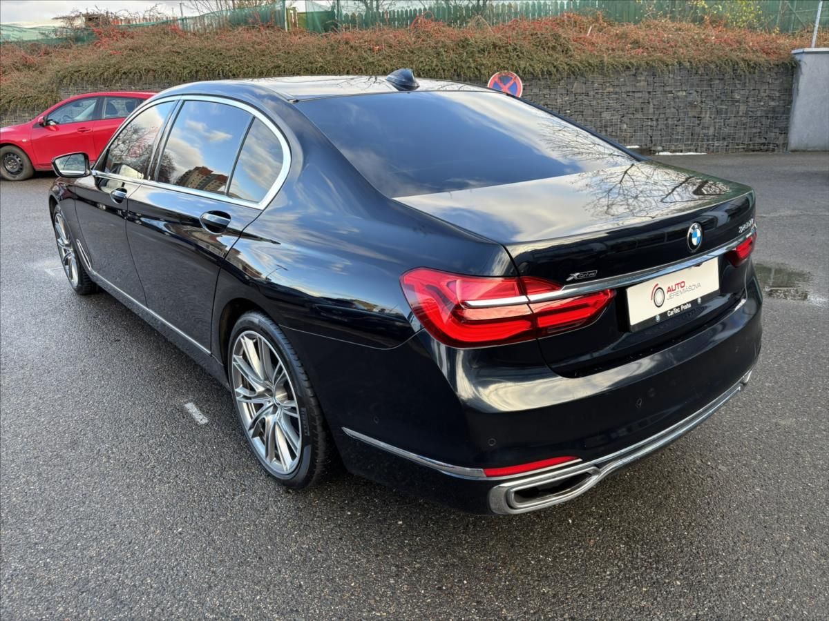 BMW Řada 7, 4,4 i 750Li xDrive Individual - fotka 3
