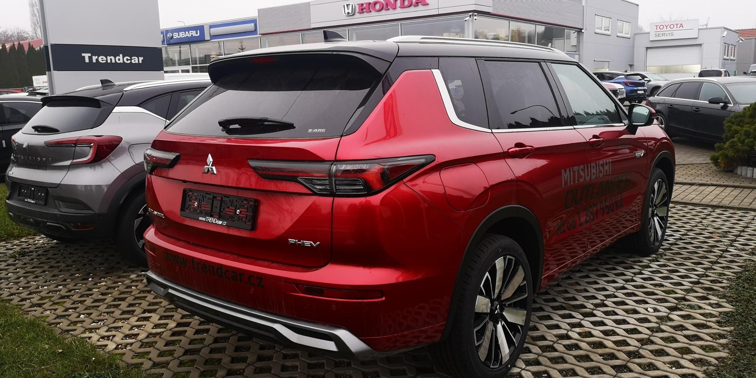Mitsubishi Outlander, 2.4 PHEV INSTYLE 4WD NOVÝ VŮZ - fotka 6