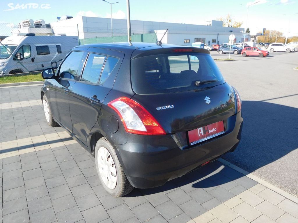 Suzuki Swift, 1.2i Sport, 66 kW, Klima - fotka 5