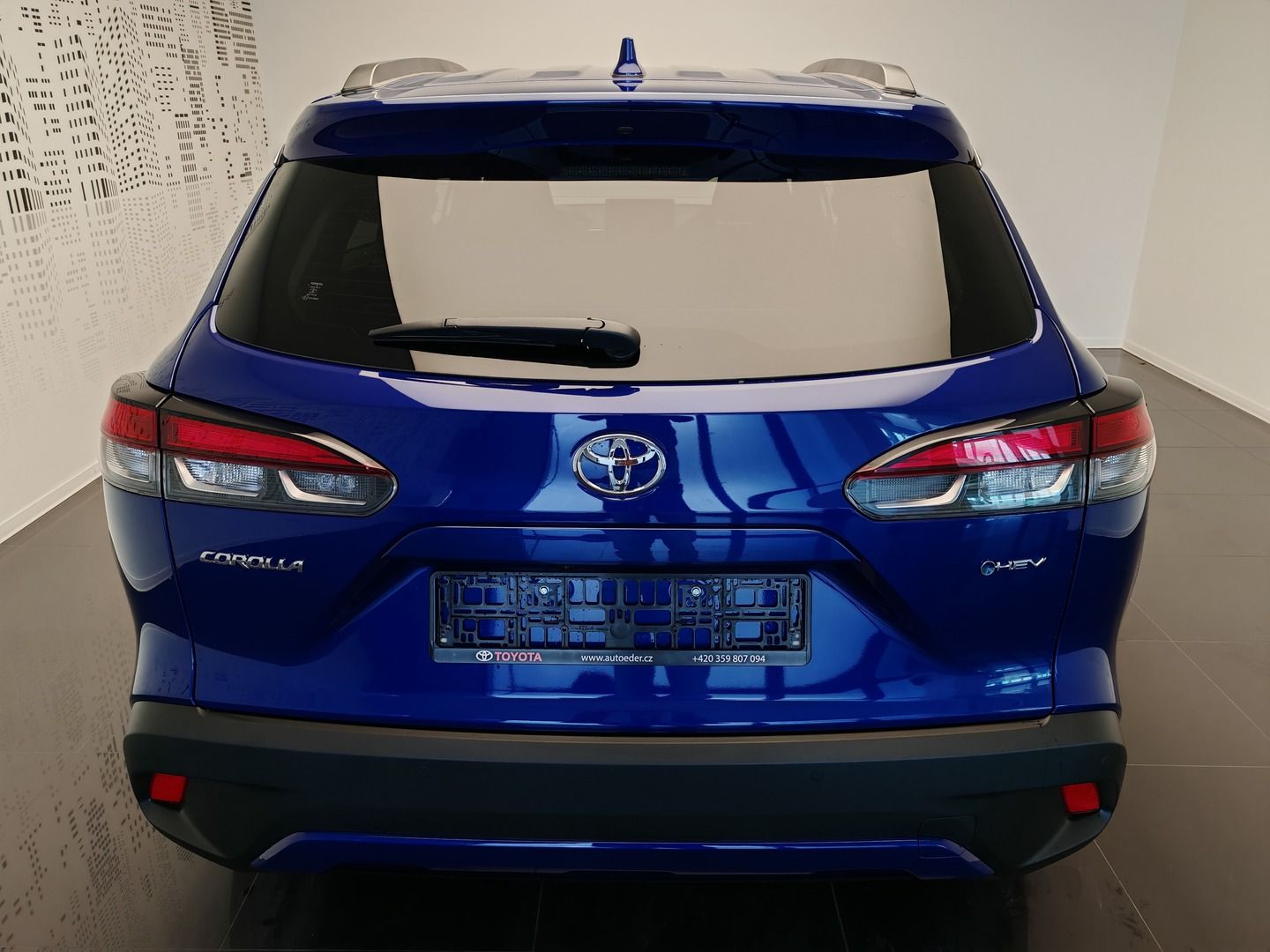 Toyota Corolla Cross, 2,0 Hybrid e-CVT Executive - fotka 5