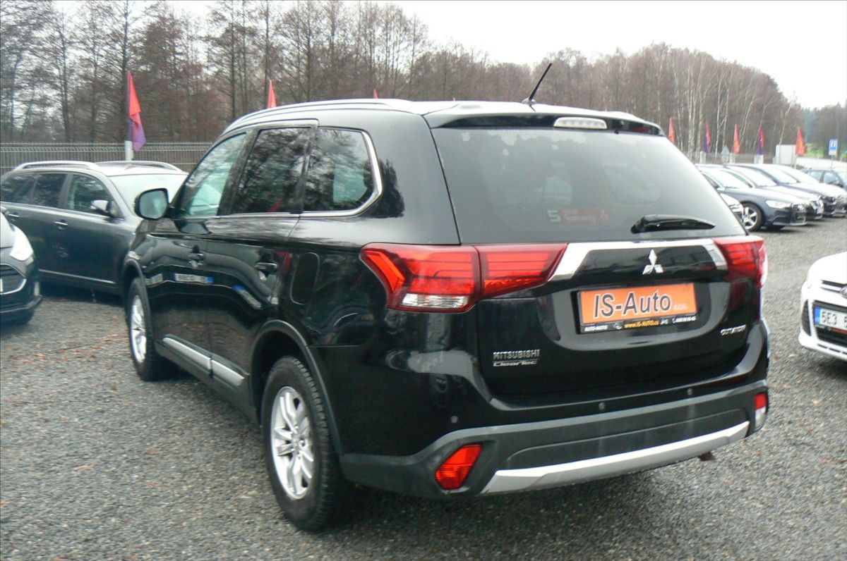 Mitsubishi Outlander, 2,3 INTENSE 2.2 DI-D   4WD - fotka 6