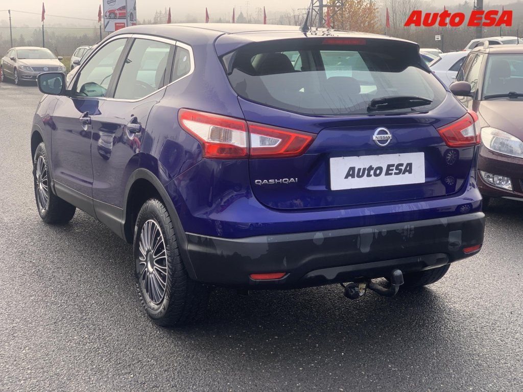 Nissan Qashqai, 1.2i,ČR,Navi,AC - fotka 4